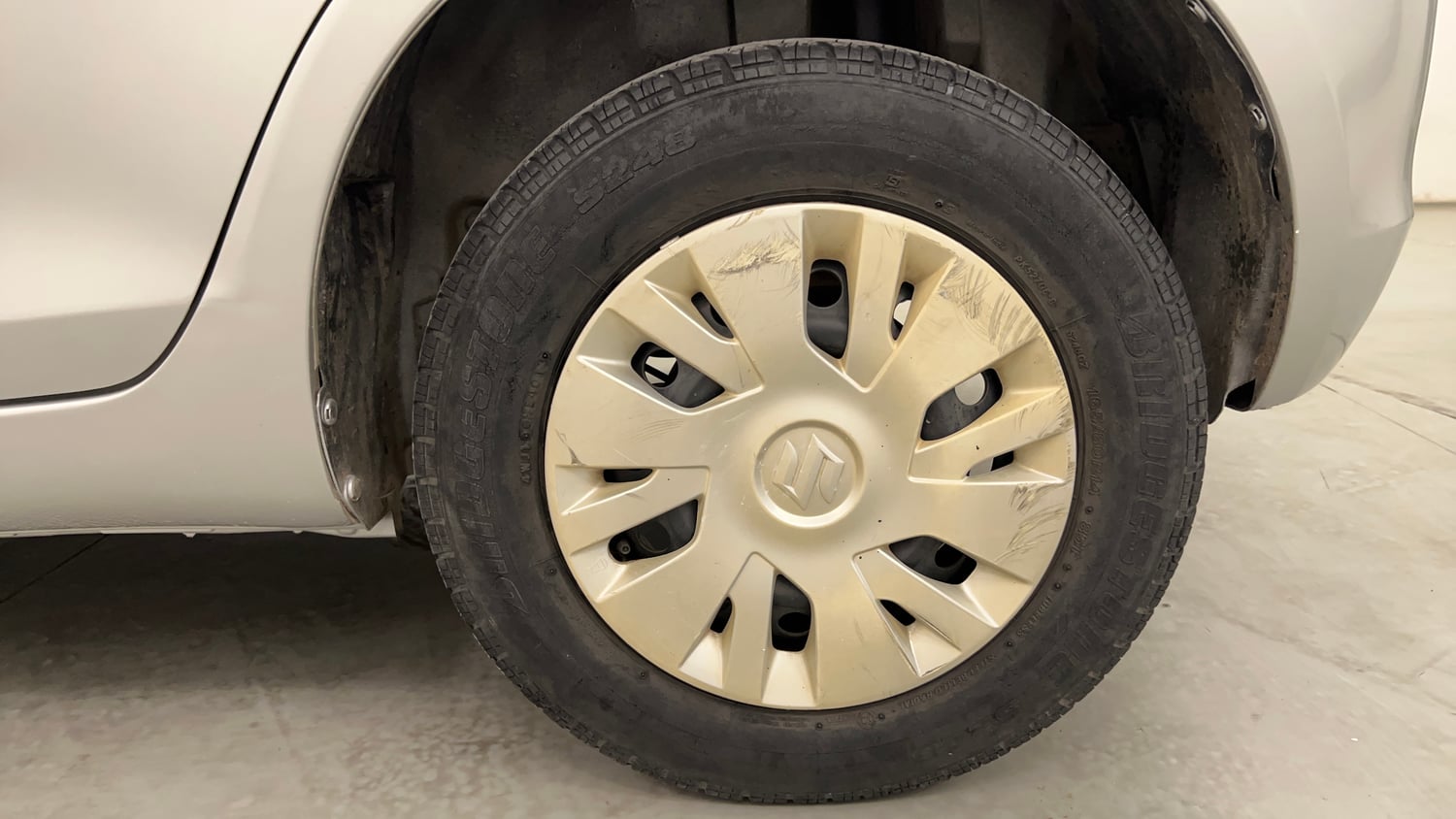 Used 2014 Maruti Suzuki Swift VXi Petrol Manual tyres LEFT REAR TYRE RIM VIEW