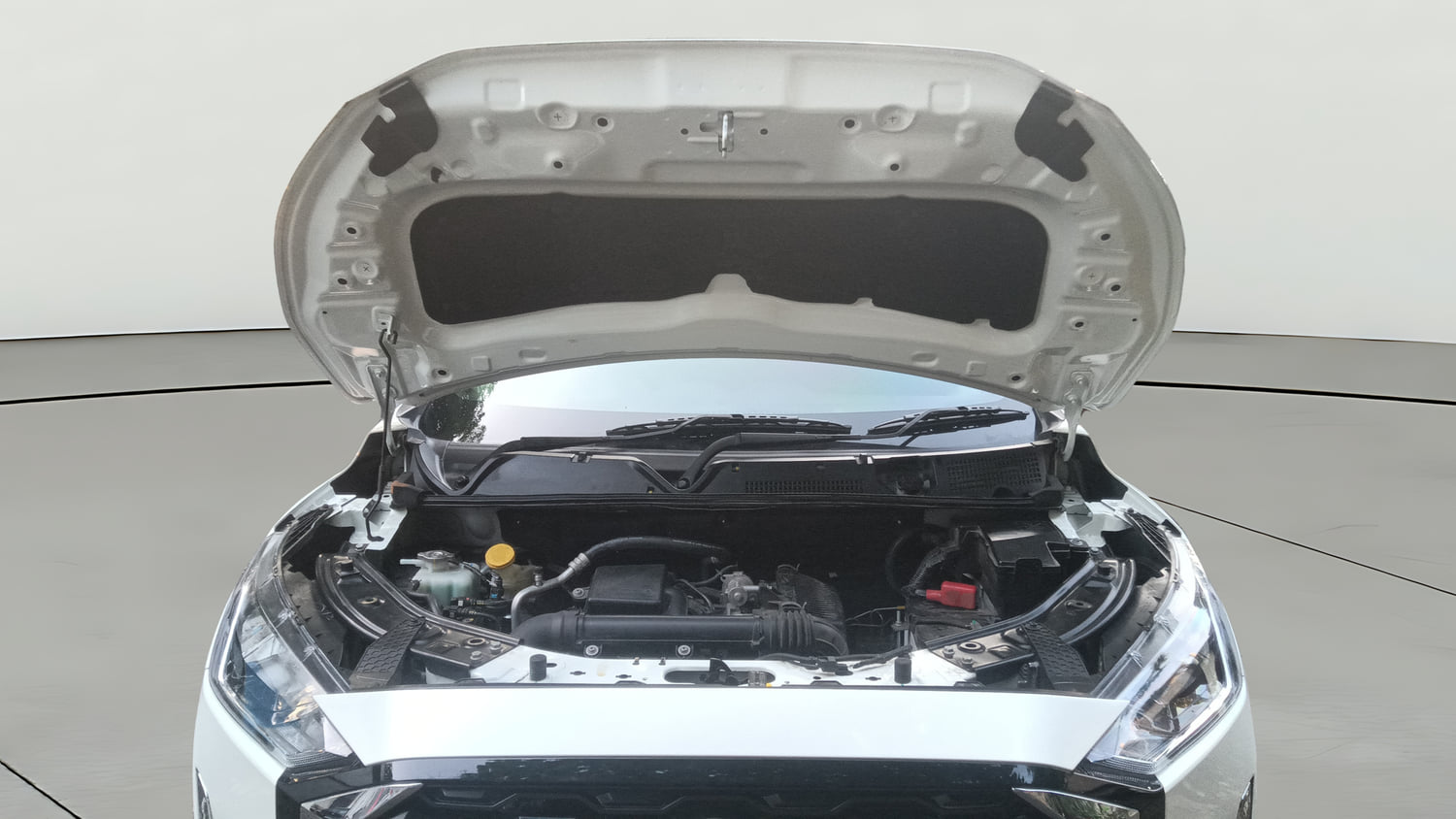 Used 2026 Nissan Magnite Acenta B4D 1.0 Petrol AMT Petrol Automatic engine ENGINE & BONNET OPEN FRONT VIEW