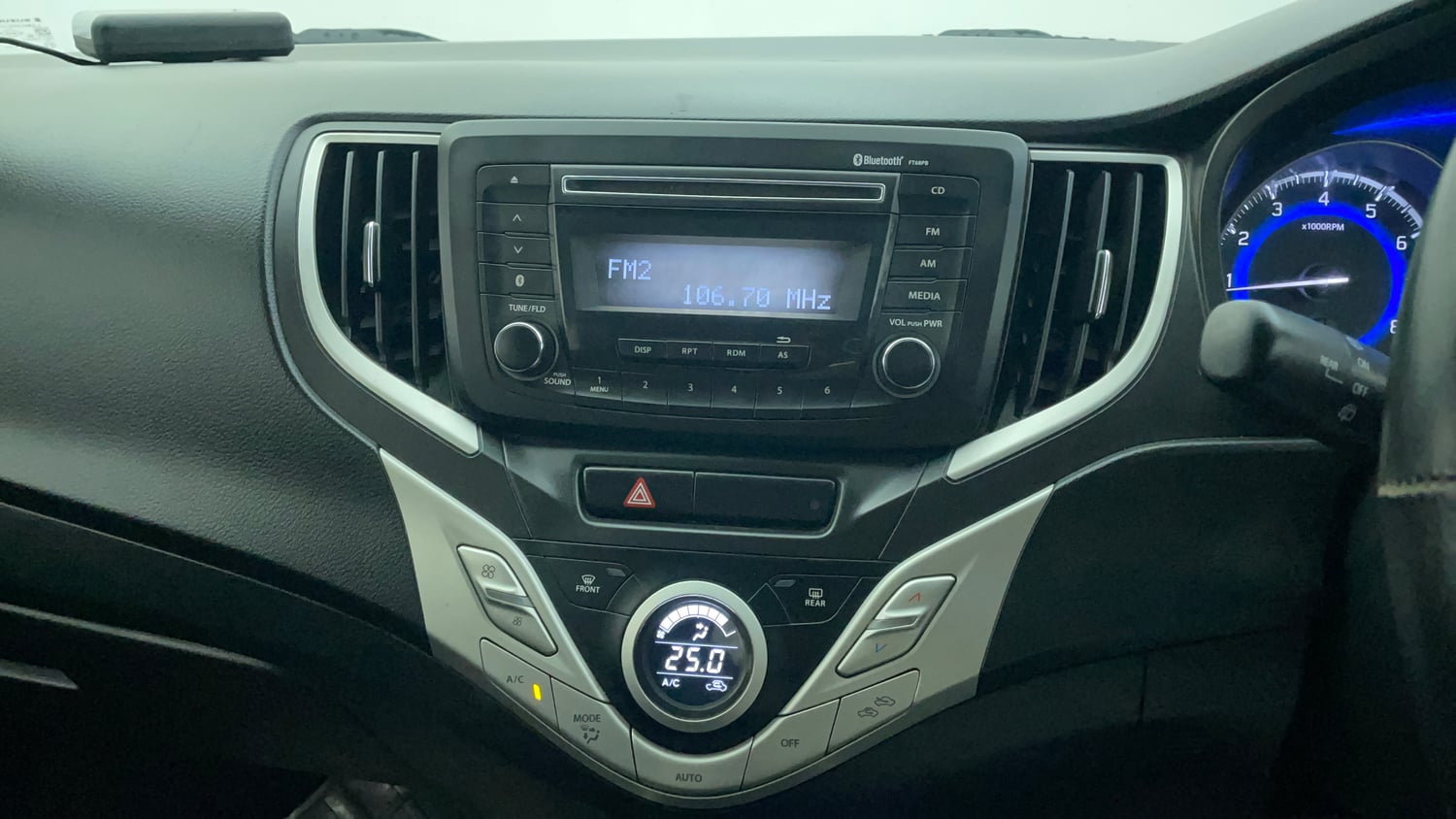 Used 2016 Maruti Suzuki Baleno Delta 1.2 Petrol Manual interior MUSIC SYSTEM & AC CONTROL VIEW