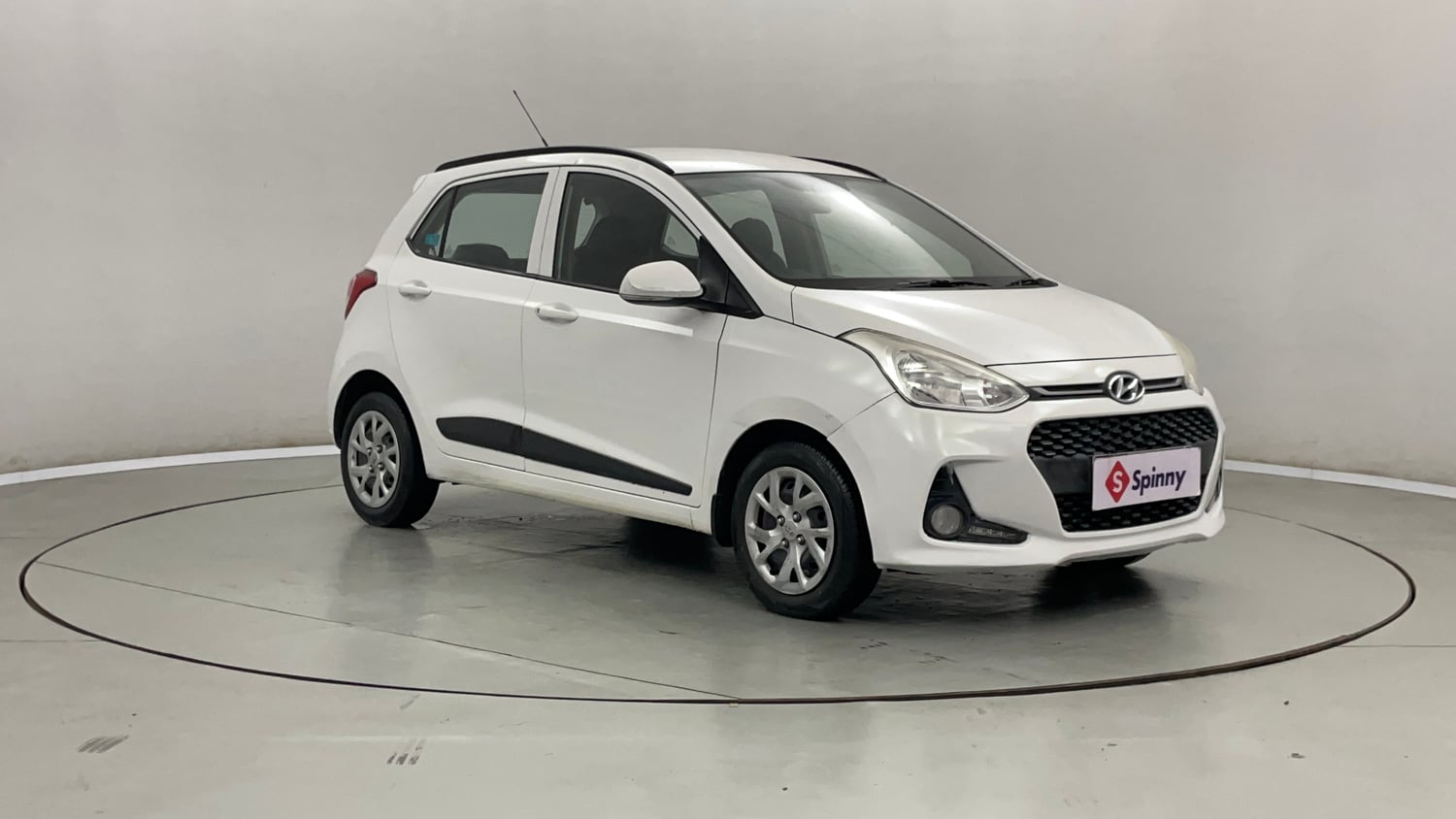 Used 2017 Hyundai Grand i10 Sportz (O) 1.2 Kappa VTVT Petrol Manual exterior RIGHT FRONT CORNER VIEW