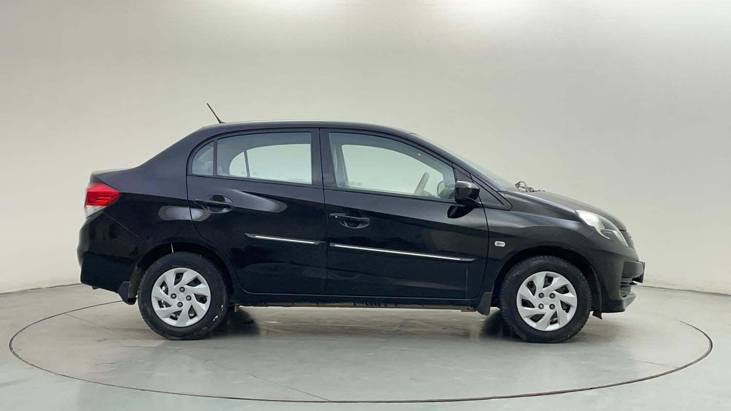Used 2014 Honda Amaze 1.5 S i-DTEC Diesel Manual exterior RIGHT SIDE VIEW