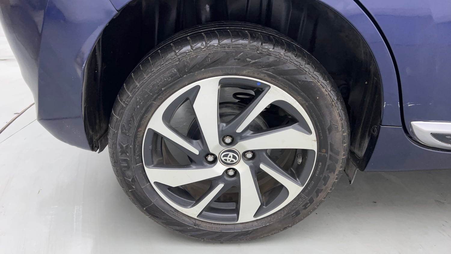 Used 2022 Toyota Glanza V AMT Petrol Automatic tyres RIGHT REAR TYRE RIM VIEW