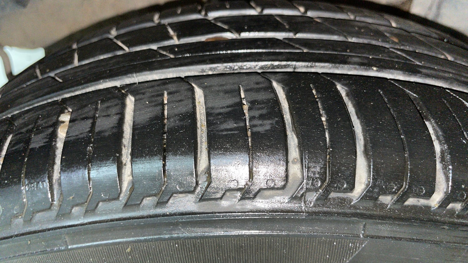 Used 2018 Tata Tigor Revotron XZ (O) Petrol Manual tyres RIGHT REAR TYRE TREAD VIEW
