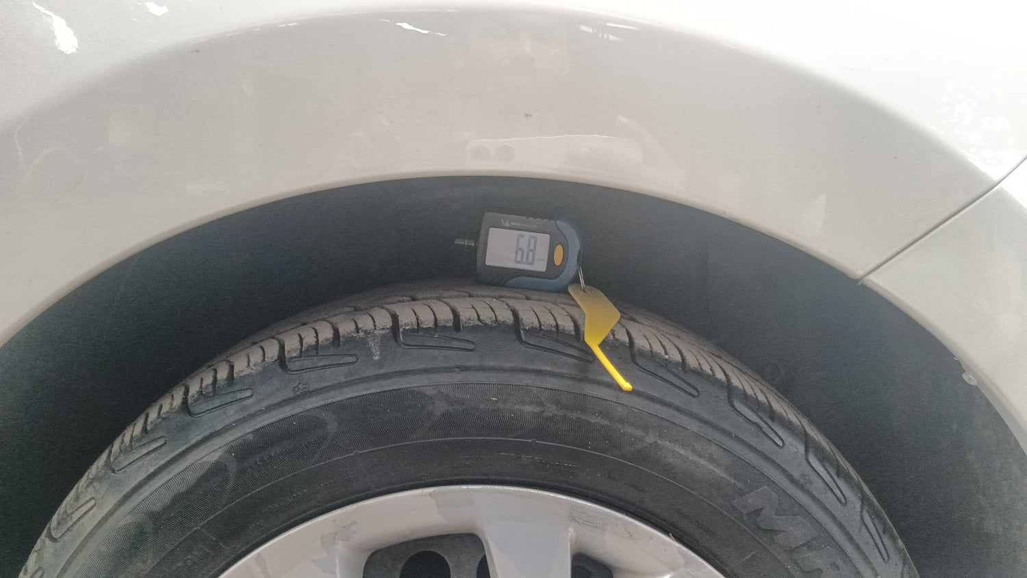 Used 2016 Hyundai Grand i10 Magna 1.2 Kappa VTVT Petrol Manual tyres RIGHT FRONT TYRE TREAD VIEW
