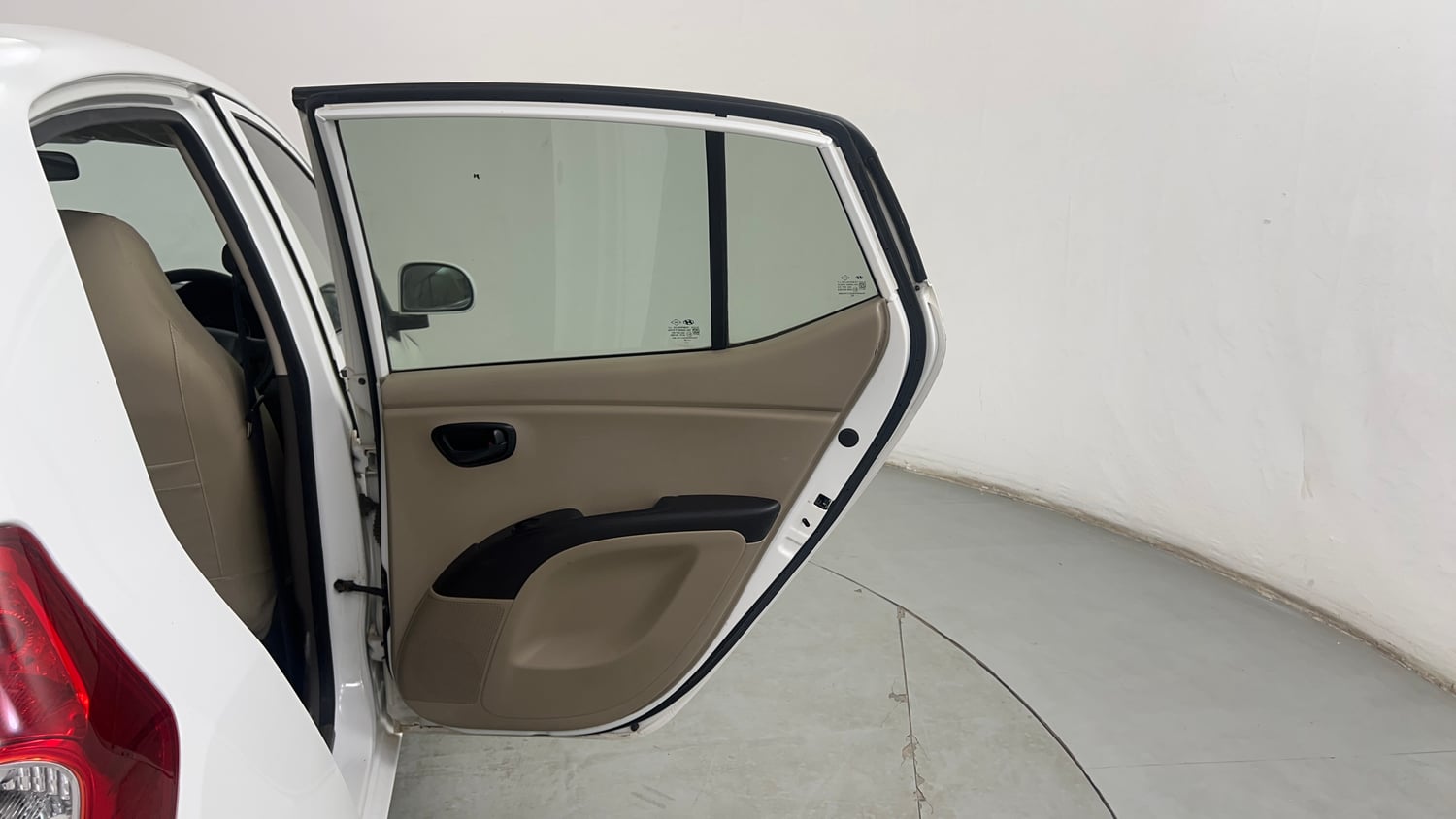 Used 2015 Hyundai i10 Magna 1.1 iRDE2 Petrol Manual interior RIGHT REAR DOOR OPEN VIEW