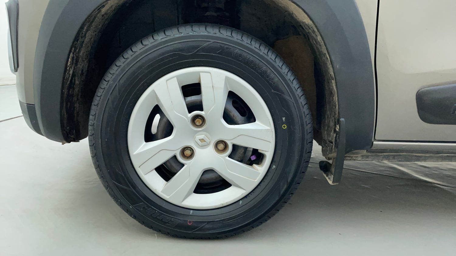 Used 2016 Renault Kwid RXL Petrol Manual tyres LEFT FRONT TYRE RIM VIEW