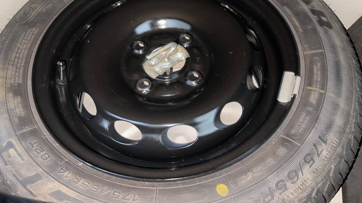 Used 2014 Ford Figo Duratec Petrol EXI 1.2 Petrol Manual tyres SPARE TYRE VIEW
