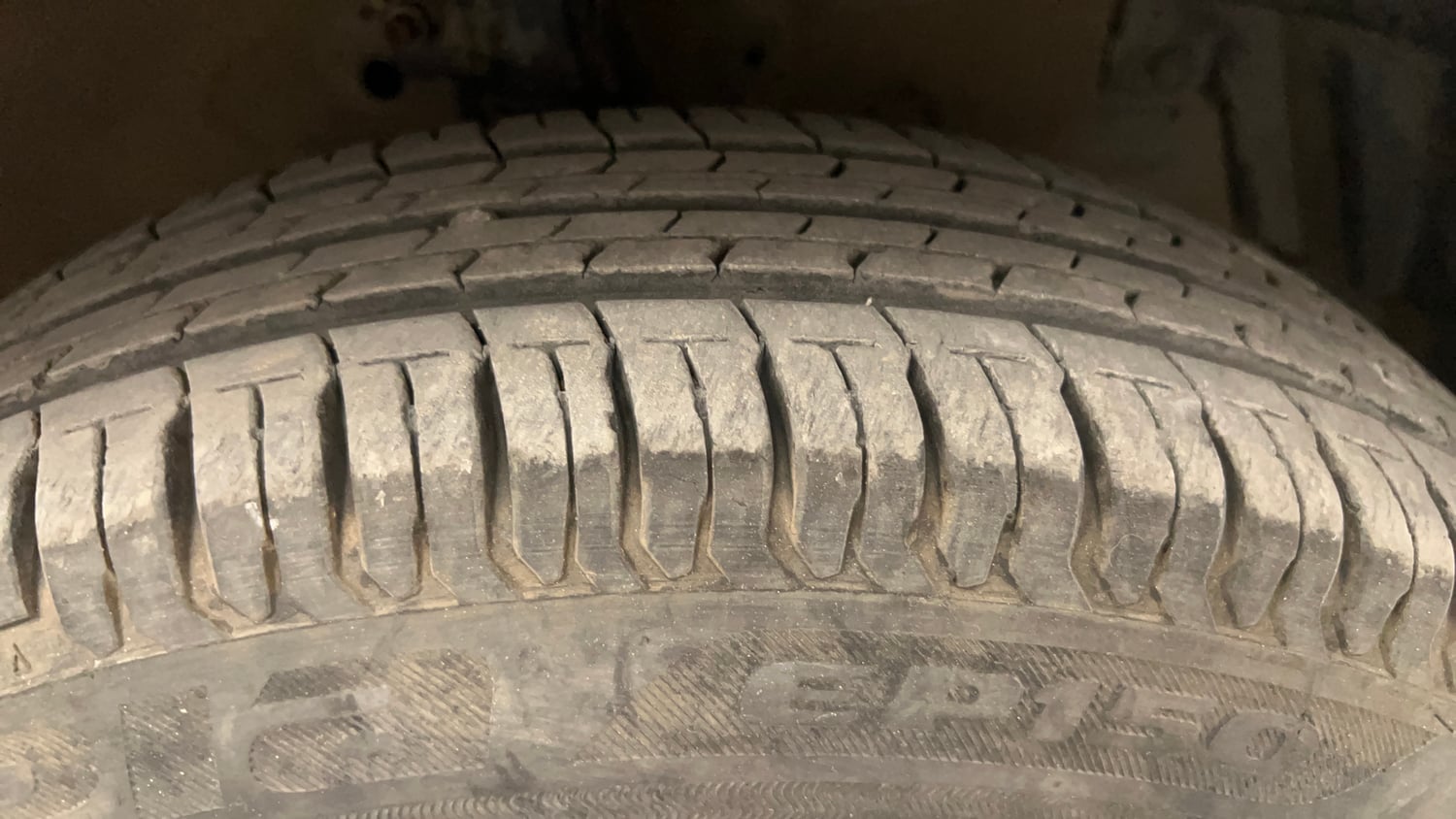 Used 2014 Maruti Suzuki Swift VXi Petrol Manual tyres RIGHT FRONT TYRE TREAD VIEW
