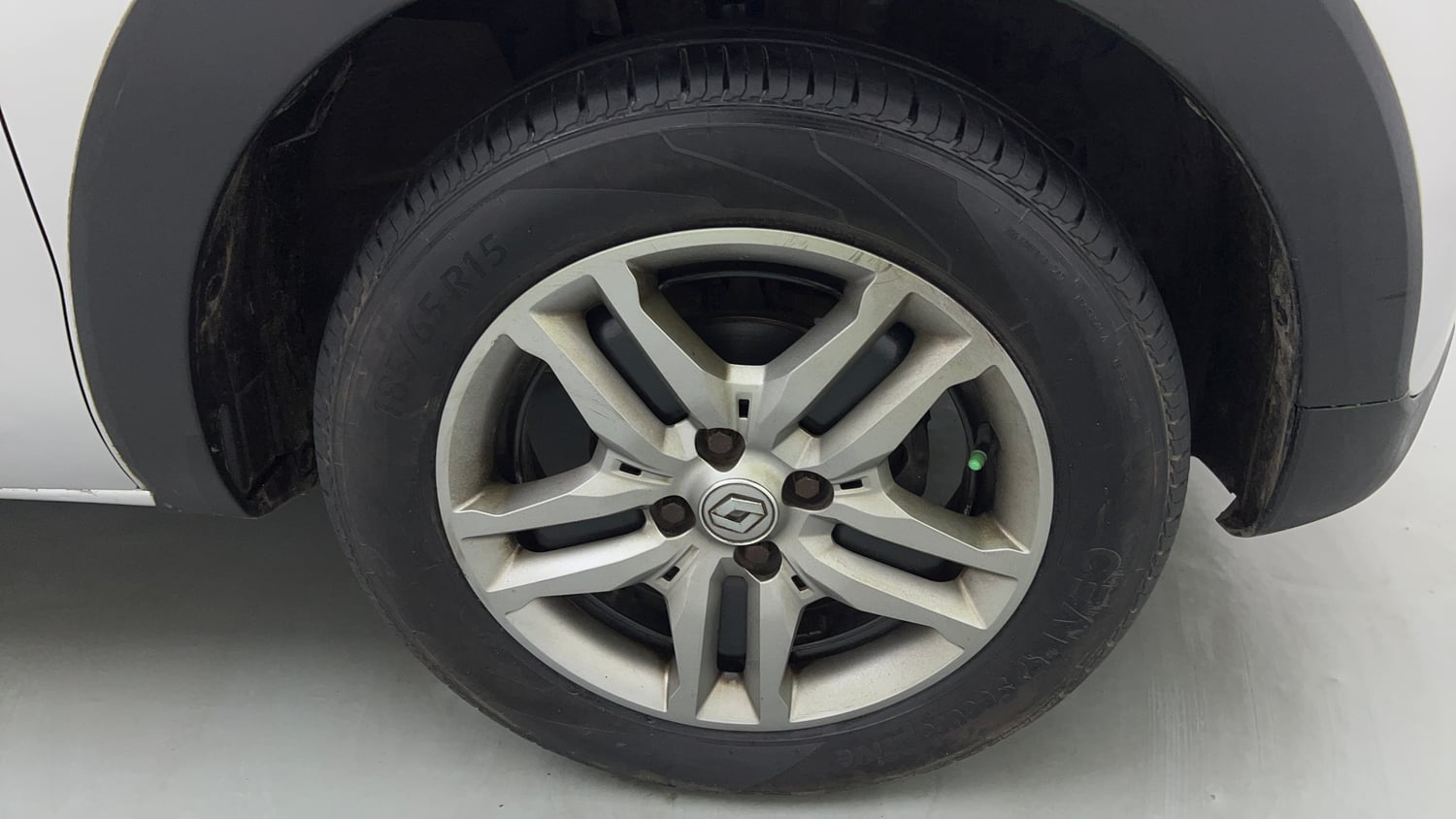 Used 2021 Renault Triber RXZ EASY-R AMT Petrol Automatic tyres RIGHT FRONT TYRE RIM VIEW