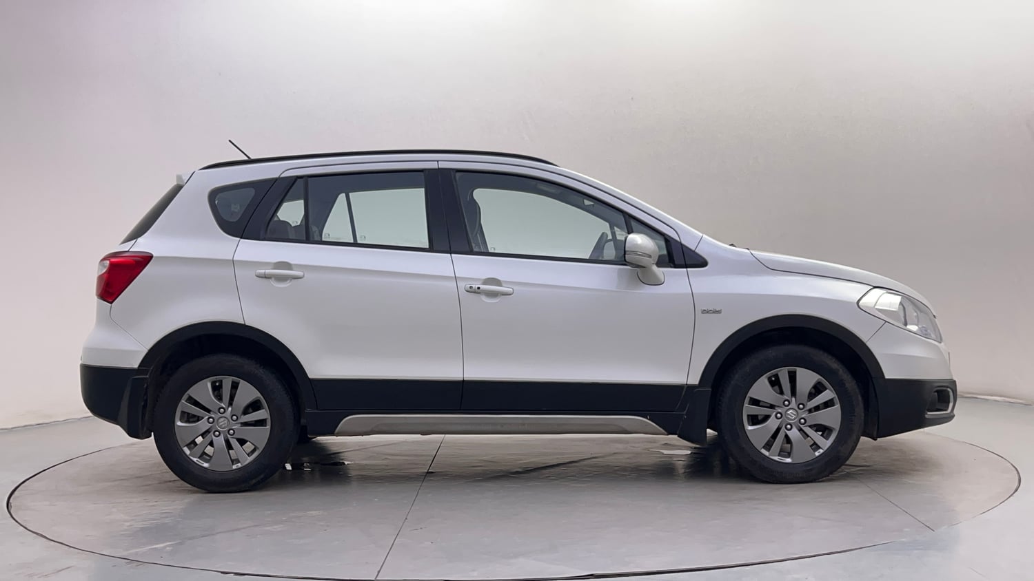 Used 2016 Maruti Suzuki S-Cross Zeta 1.3 Diesel Manual exterior RIGHT SIDE VIEW