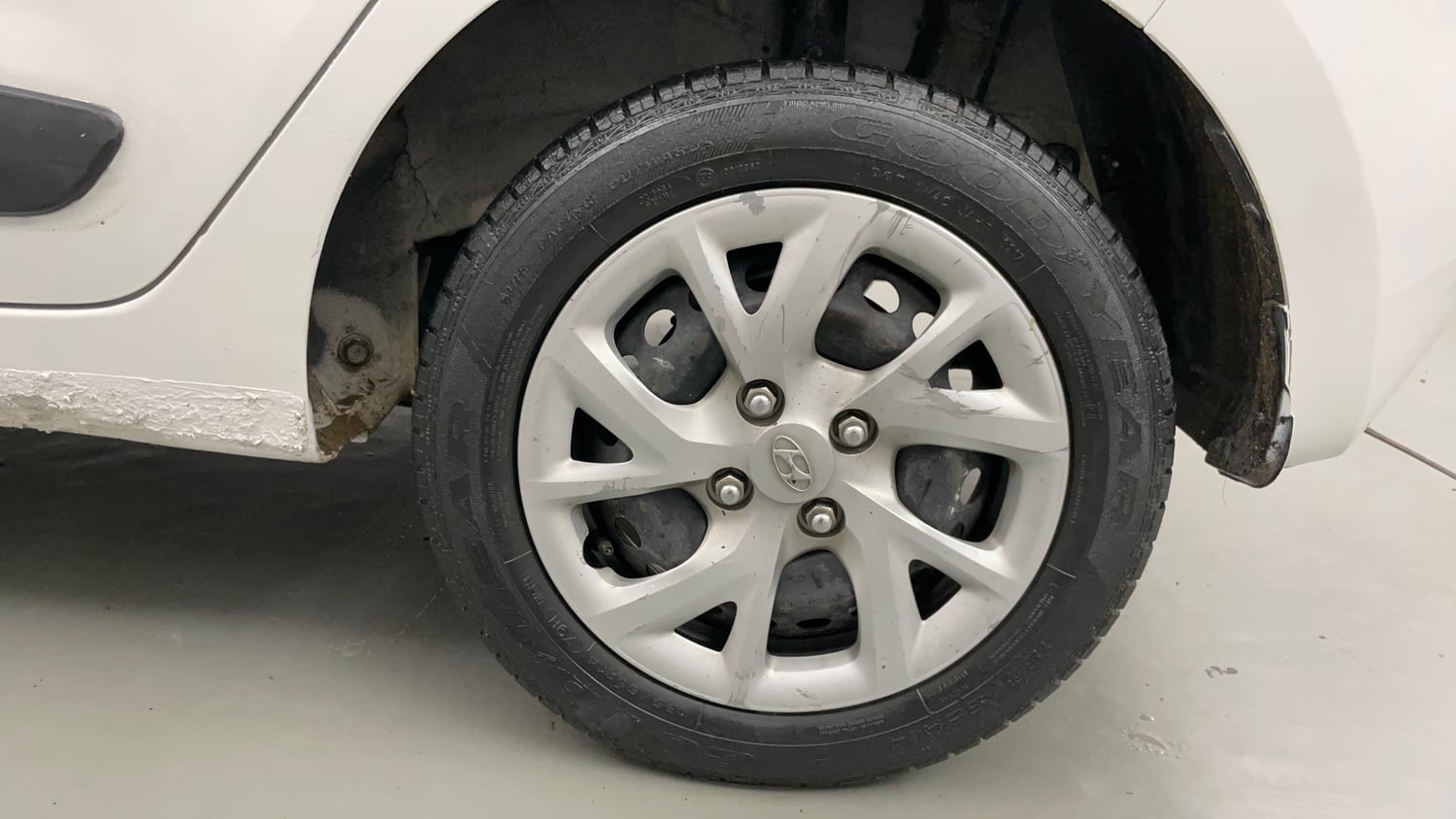Used 2017 Hyundai Grand i10 Sportz (O) 1.2 Kappa VTVT Petrol Manual tyres LEFT REAR TYRE RIM VIEW