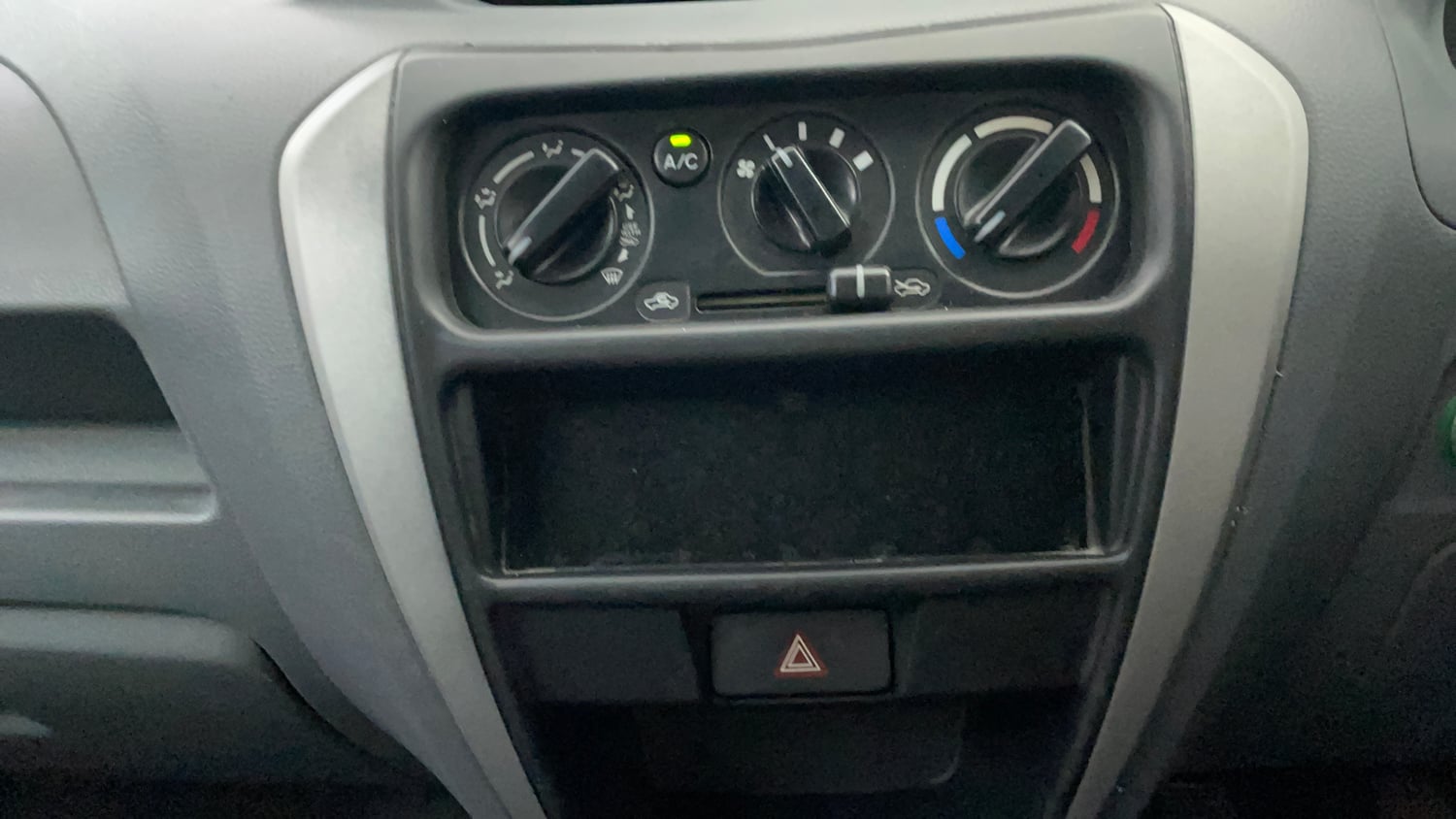 Used 2016 Maruti Suzuki Alto 800 Lxi Petrol Manual interior MUSIC SYSTEM & AC CONTROL VIEW