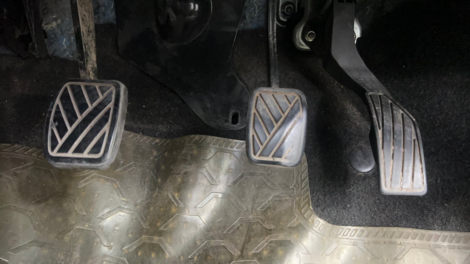 Used 2012 Maruti Suzuki Swift VXi Petrol Manual interior PEDALS VIEW