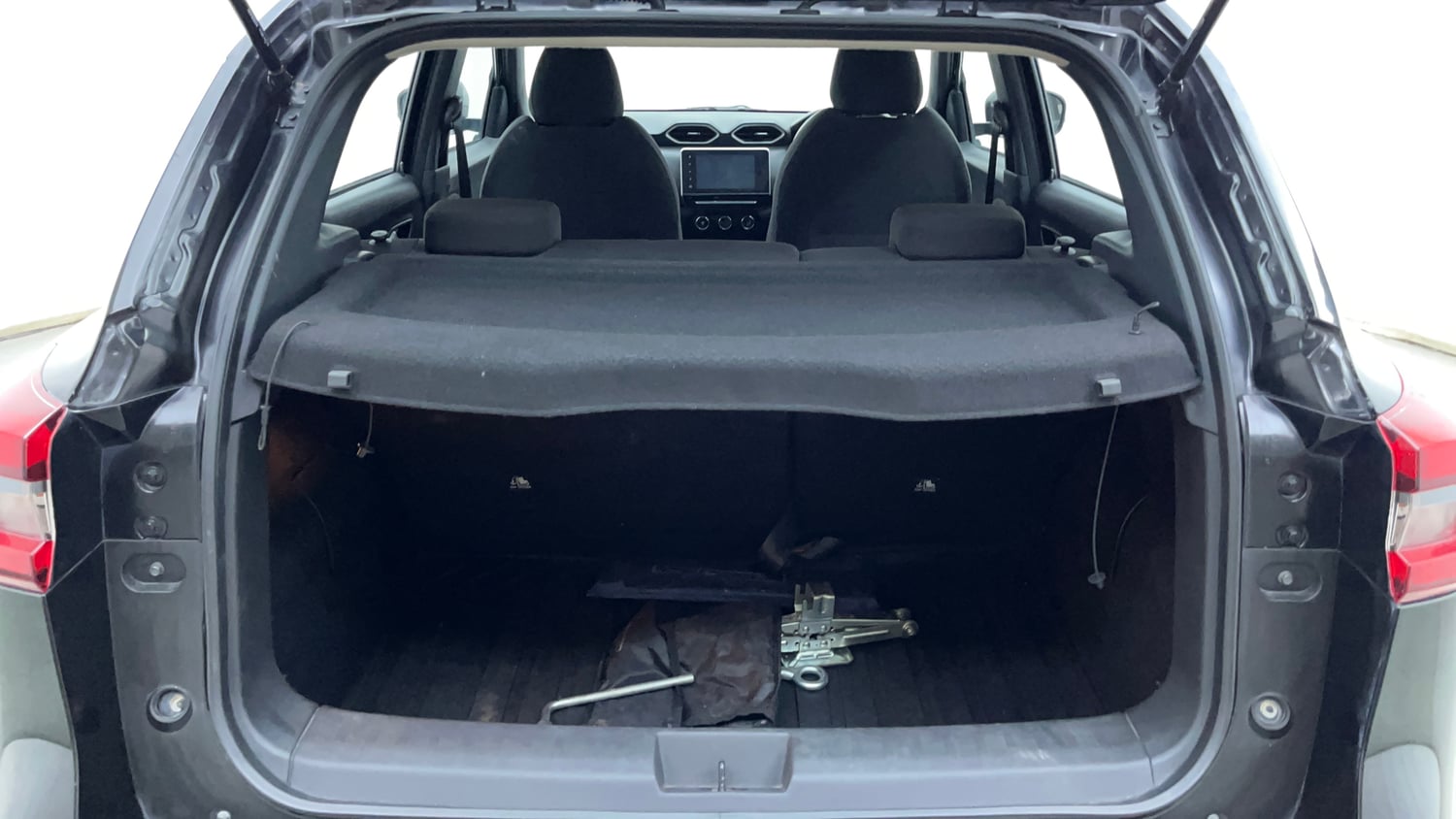 Used 2024 Nissan Magnite XV Premium (O)Turbo CVT Petrol Automatic interior DICKY INSIDE VIEW