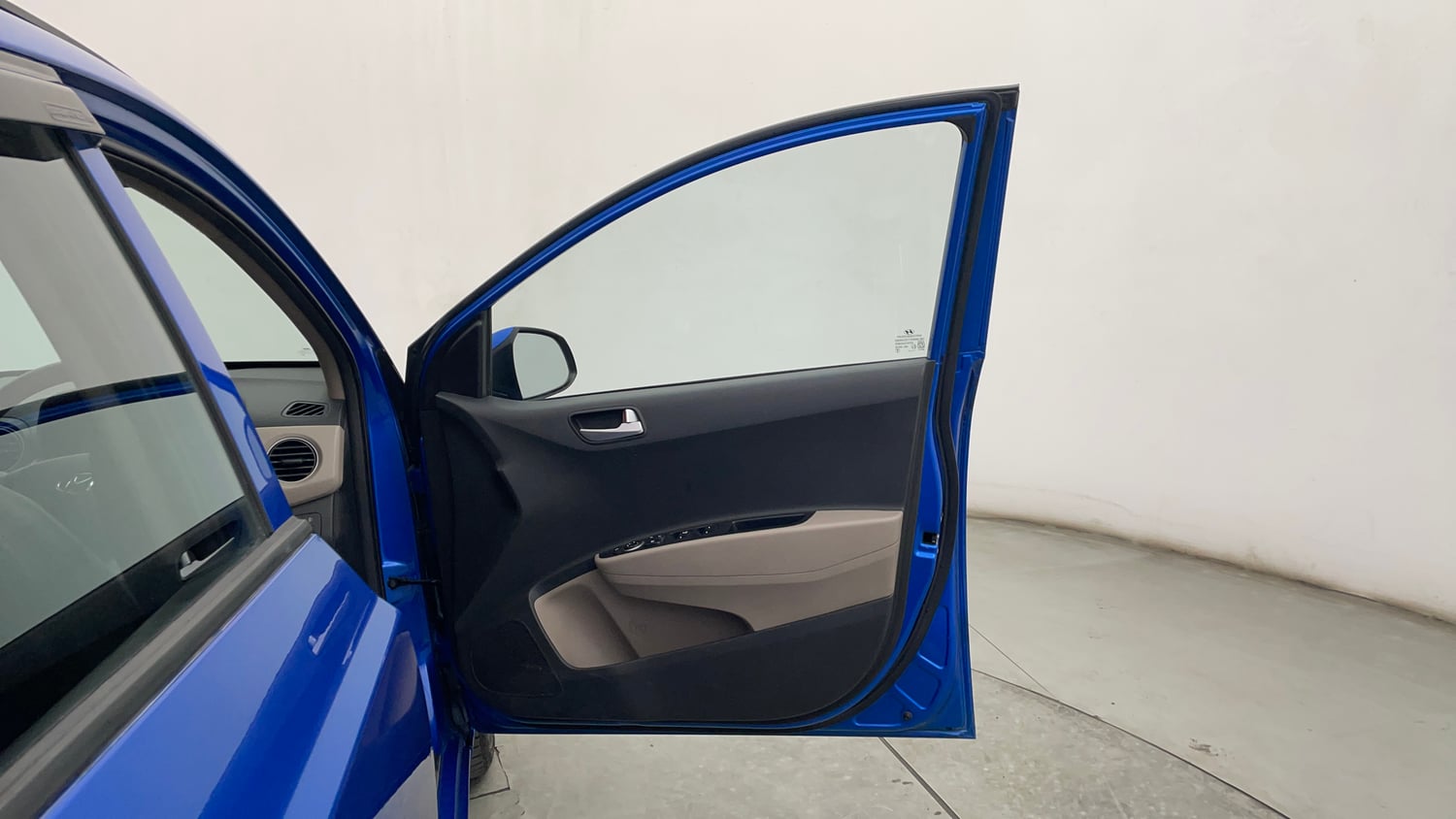 Used 2019 Hyundai Grand i10 Sportz AT 1.2 Kappa VTVT Petrol Automatic interior RIGHT FRONT DOOR OPEN VIEW