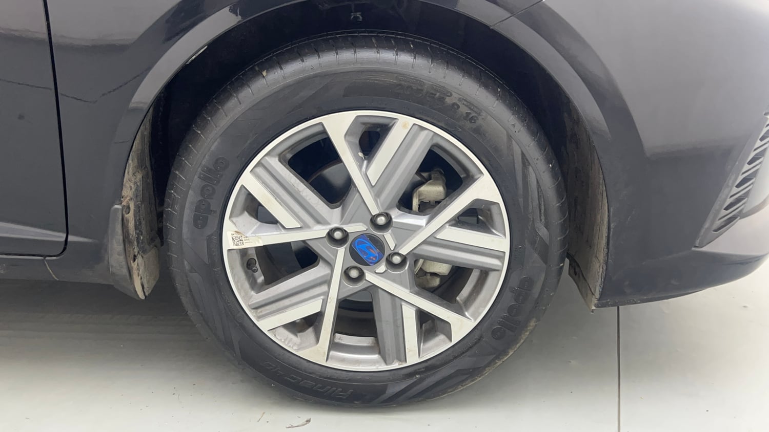 Used 2024 Hyundai Verna SX 1.5 Petrol MT Petrol Manual tyres RIGHT FRONT TYRE RIM VIEW