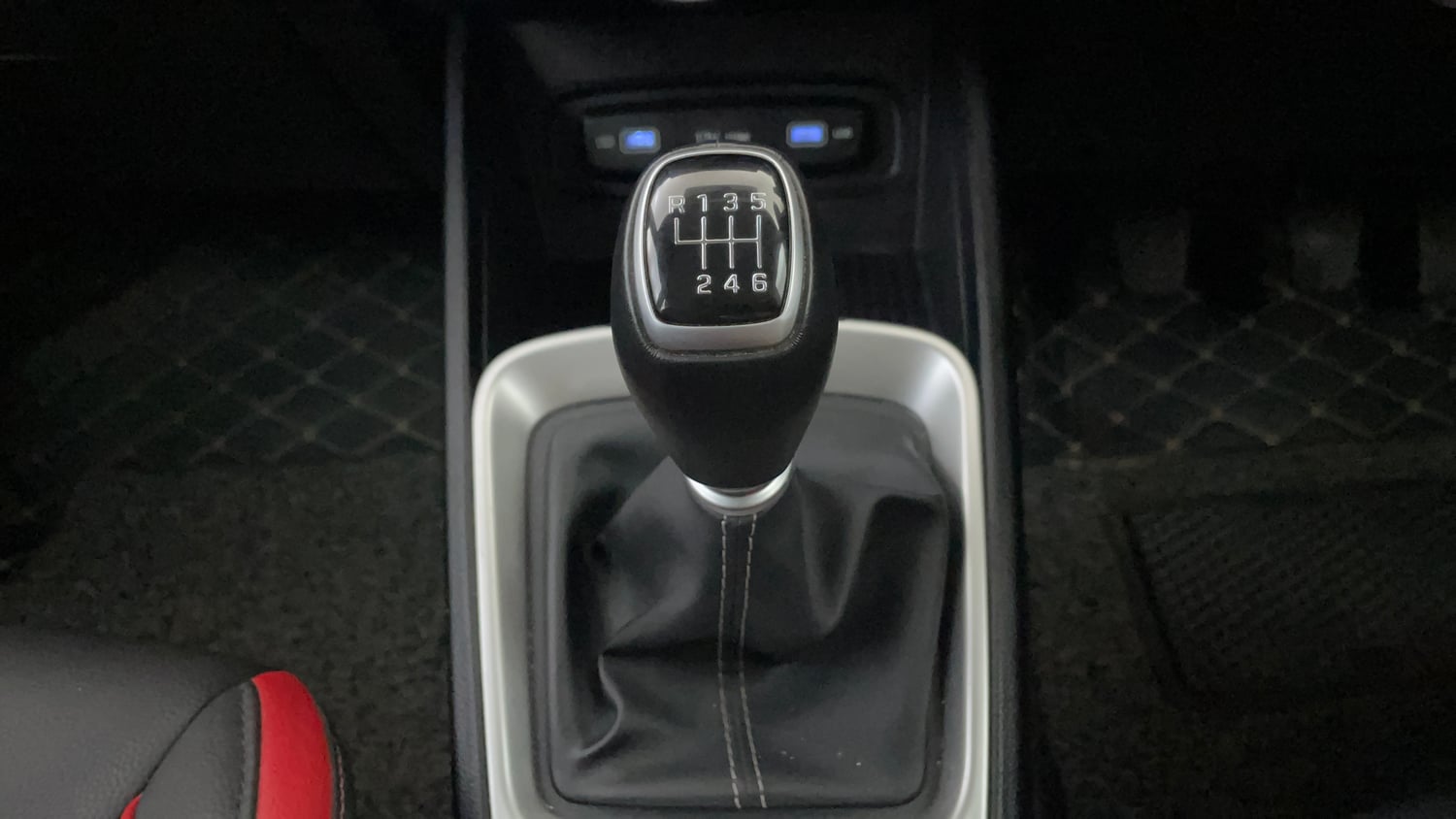 Used 2022 Hyundai Venue SX 1.0 Turbo Petrol Manual interior GEAR  KNOB VIEW