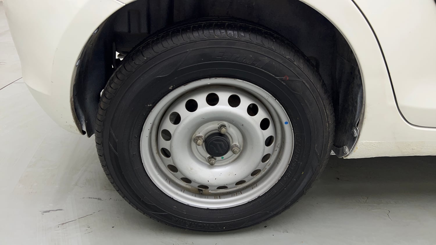 Used 2016 Maruti Suzuki Swift Lxi (O) Petrol Manual tyres RIGHT REAR TYRE RIM VIEW