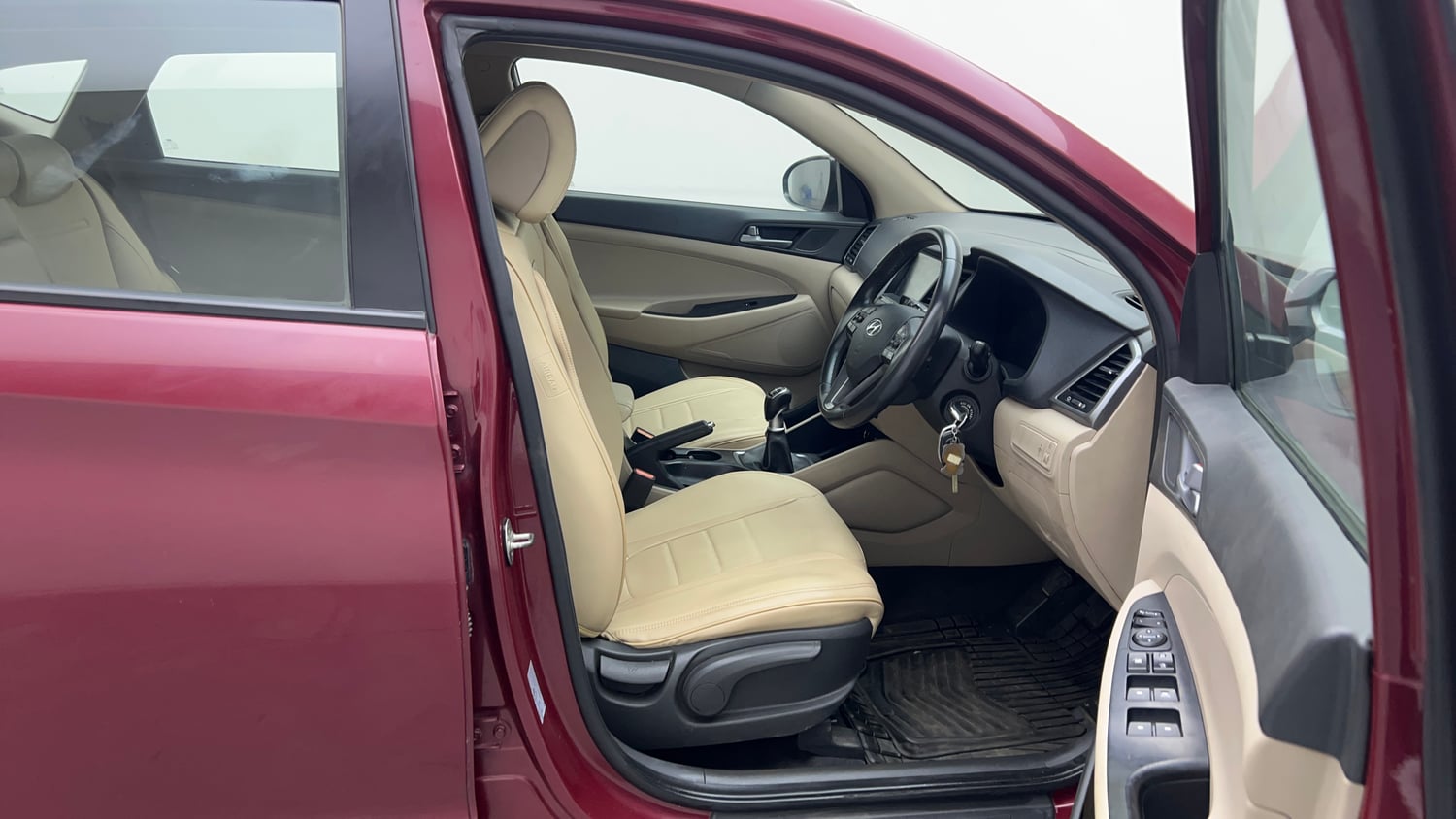 Used 2017 Hyundai Tucson 2WD MT Petrol Petrol Manual interior RIGHT SIDE FRONT DOOR CABIN VIEW