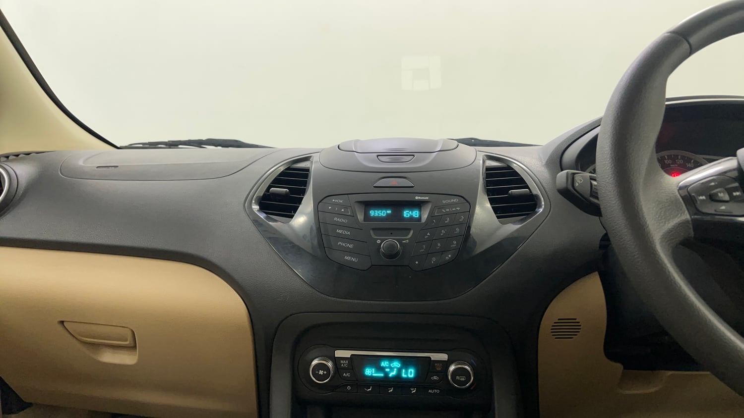 Used 2016 Ford Figo Aspire Titanium 1.2 Ti-VCT Petrol Manual interior MUSIC SYSTEM & AC CONTROL VIEW