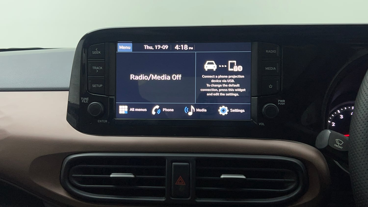 Used 2023 Hyundai Aura SX 1.2 CNG Cng Manual top_features Integrated (in-dash) music system