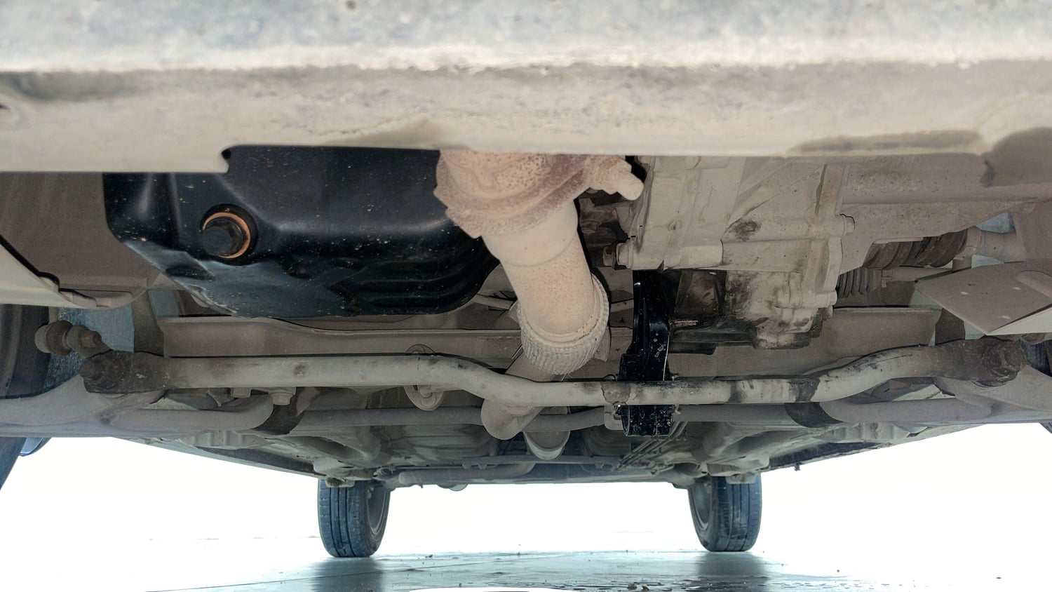 Used 2018 Tata Tigor Revotron XZ (O) Petrol Manual extra FRONT LEFT UNDERBODY VIEW