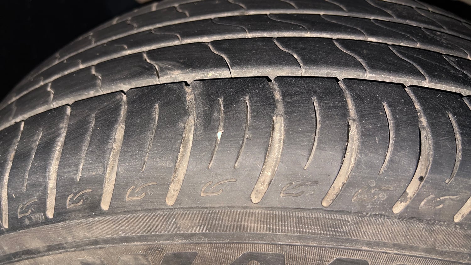Used 2018 Hyundai Creta SX Plus 1.6 AT Petrol Petrol Automatic tyres LEFT FRONT TYRE TREAD VIEW
