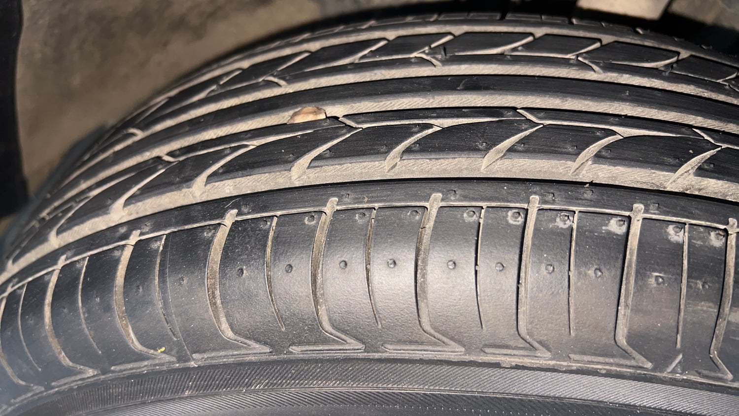 Used 2020 Renault Kwid Neotech RXL Petrol Manual tyres RIGHT FRONT TYRE TREAD VIEW