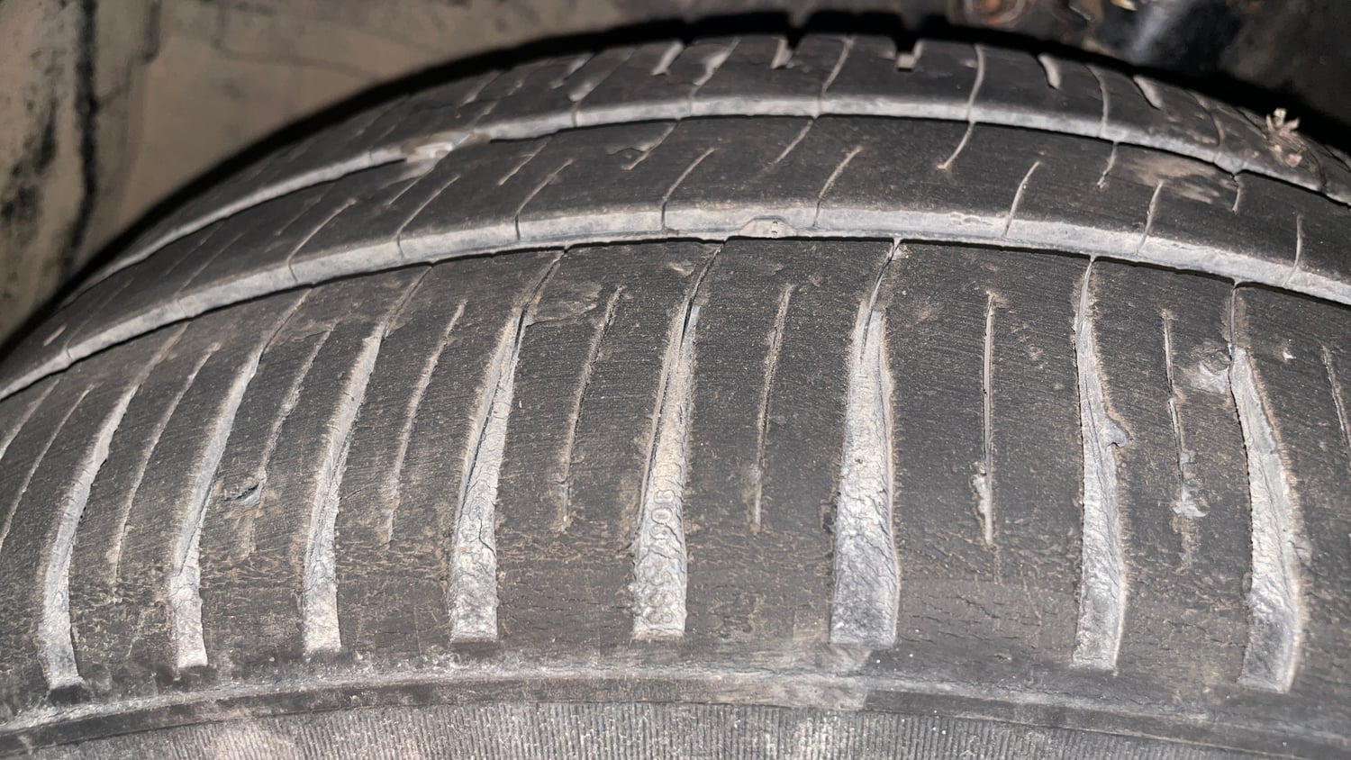 Used 2014 Honda Amaze 1.5 S i-DTEC Diesel Manual tyres LEFT FRONT TYRE TREAD VIEW