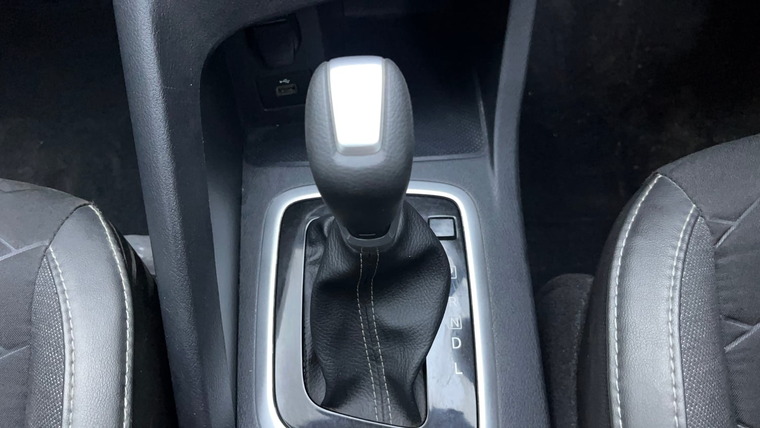 Used 2024 Nissan Magnite XV Premium (O)Turbo CVT Petrol Automatic interior GEAR  KNOB VIEW