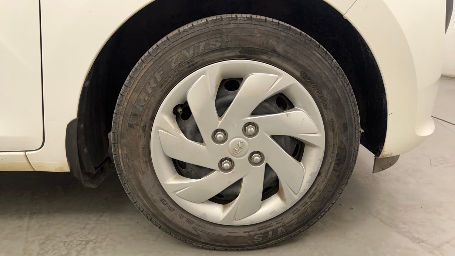 Used 2018 Hyundai Santro Asta Petrol Manual tyres RIGHT FRONT TYRE RIM VIEW