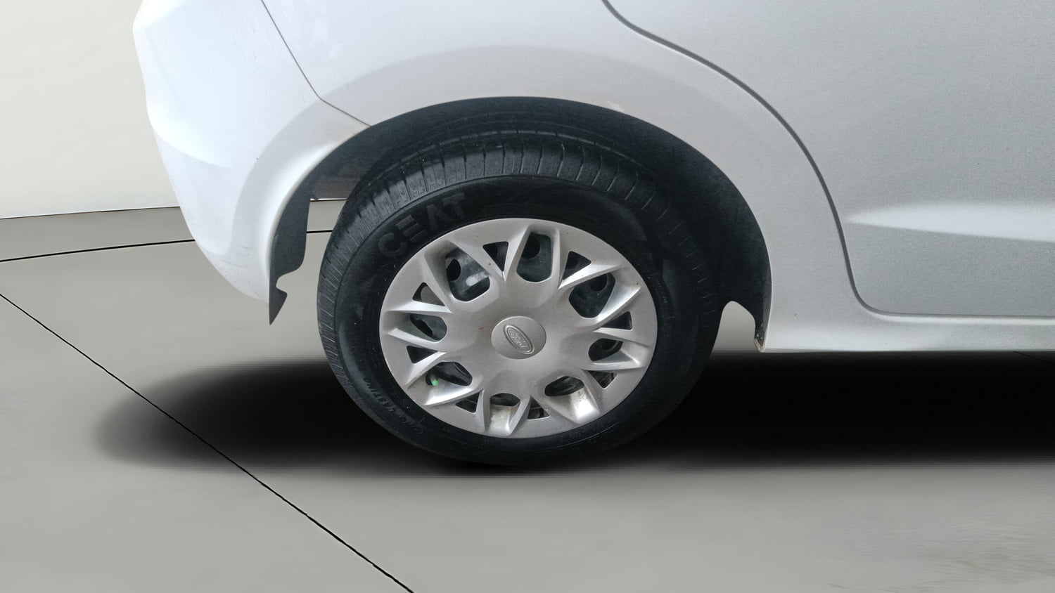 Used 2017 Ford Figo Trend 1.2 Ti-VCT Petrol Manual tyres RIGHT REAR TYRE RIM VIEW