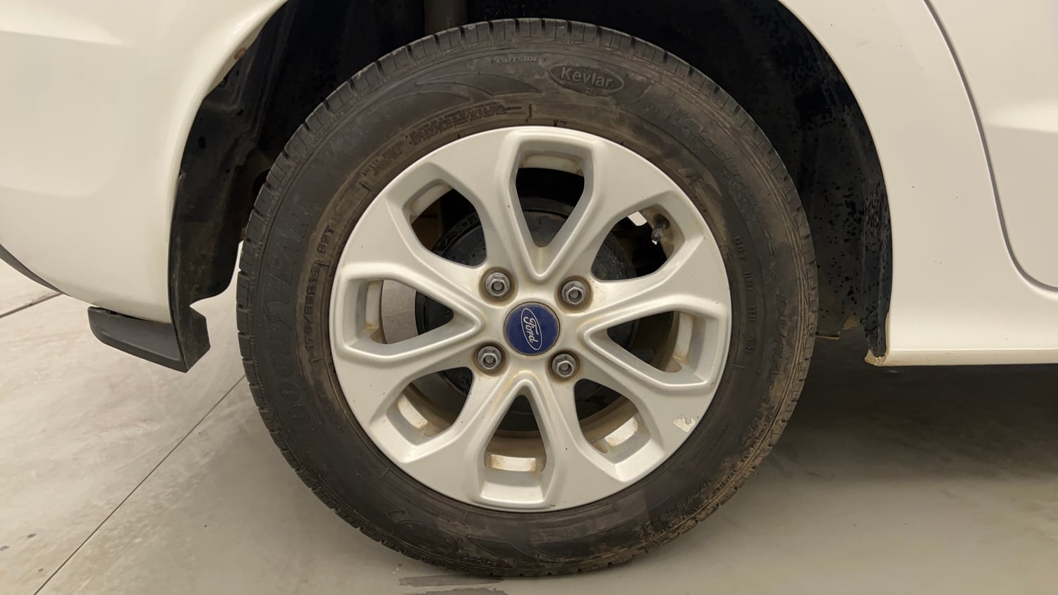 Used 2016 Ford Figo Aspire Titanium 1.2 Ti-VCT Petrol Manual tyres RIGHT REAR TYRE RIM VIEW