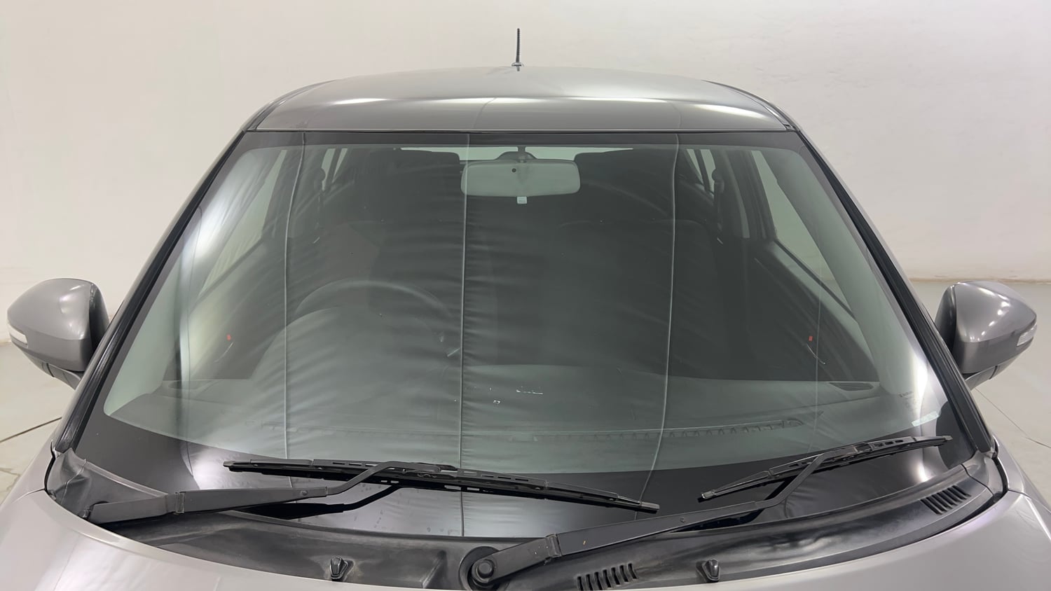 Used 2012 Maruti Suzuki Swift VXi Petrol Manual exterior FRONT WINDSHIELD VIEW