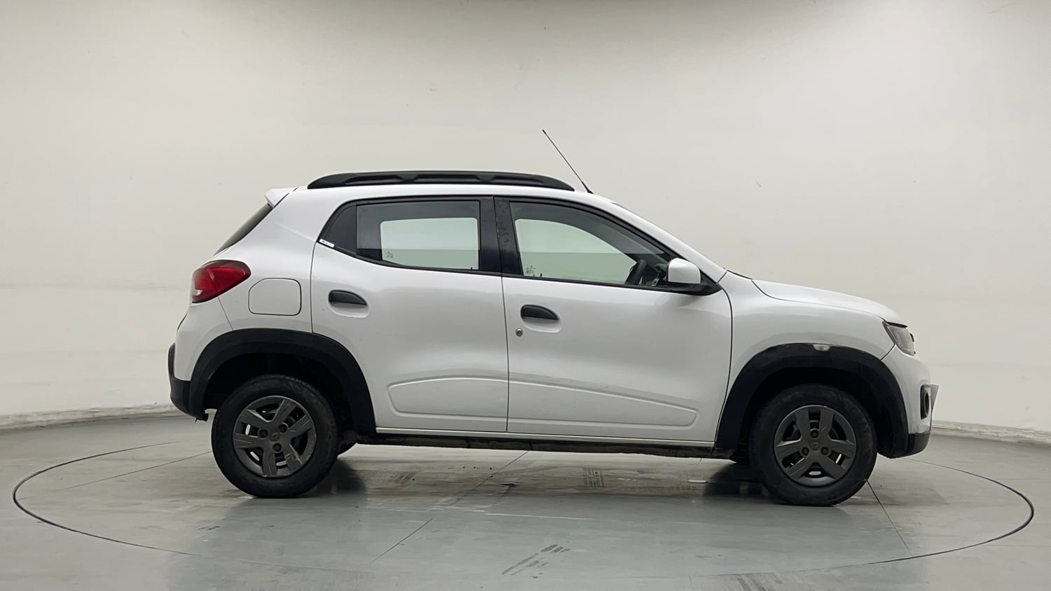 Used 2017 Renault Kwid 1.0 RXT Petrol Manual exterior RIGHT SIDE VIEW