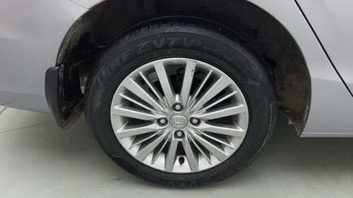 Used 2022 Honda City V CVT Petrol Petrol Automatic tyres RIGHT REAR TYRE RIM VIEW
