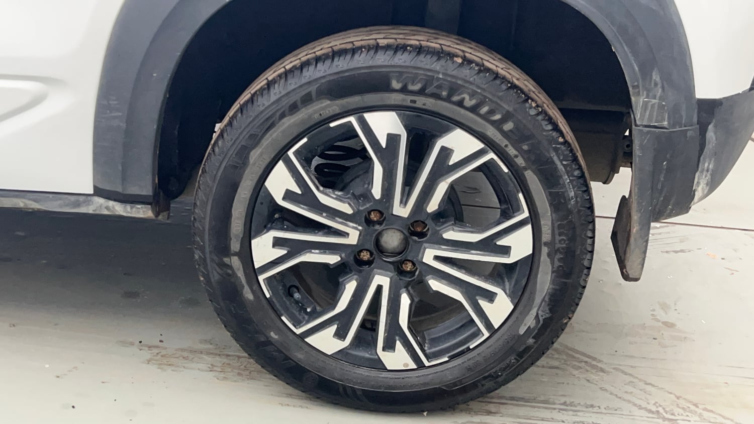 Used 2023 Renault Kiger RXZ AMT Dual Tone Petrol Automatic tyres LEFT REAR TYRE RIM VIEW