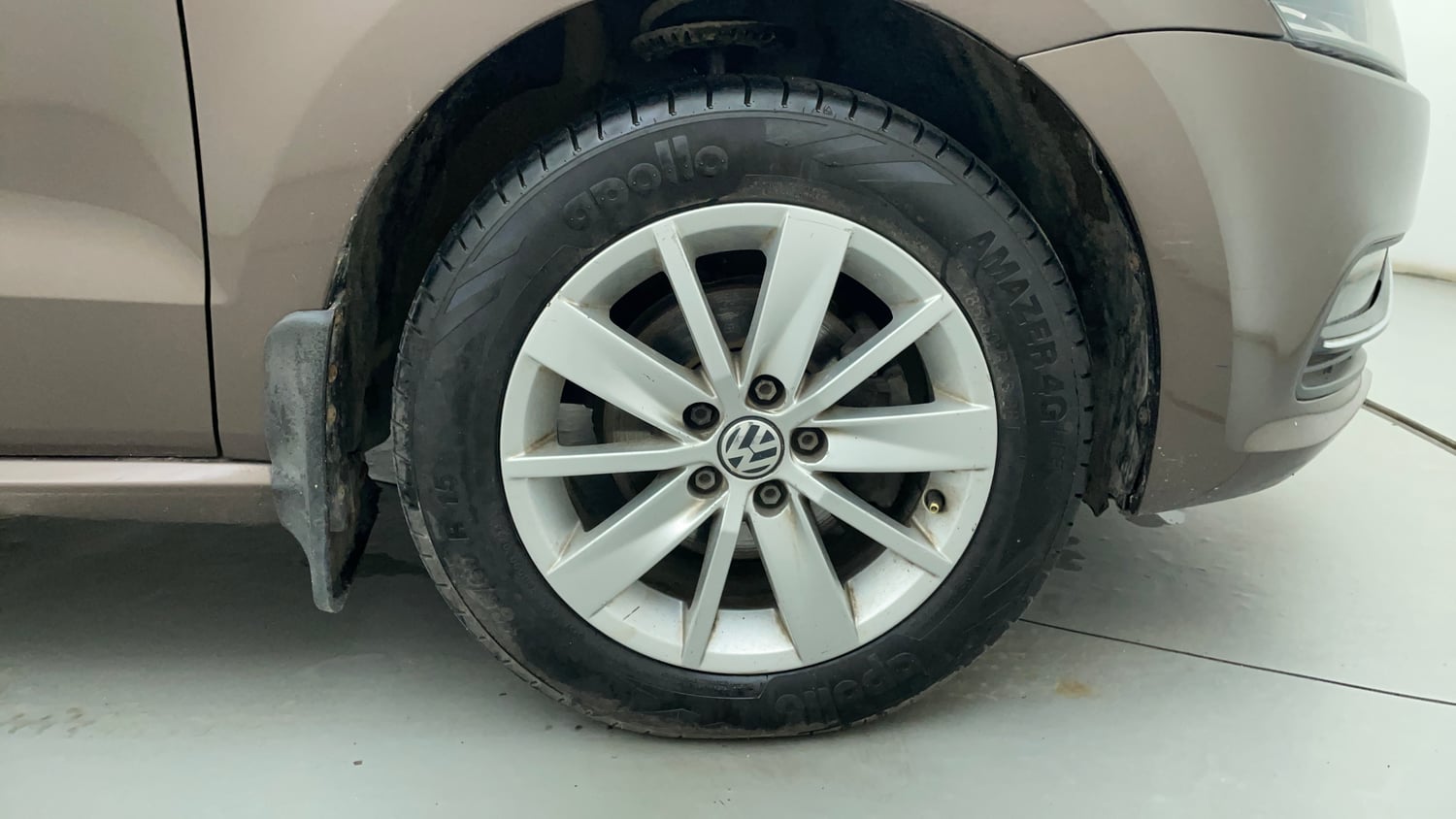 Used 2016 Volkswagen Polo Highline1.5L (D) Diesel Manual tyres RIGHT FRONT TYRE RIM VIEW