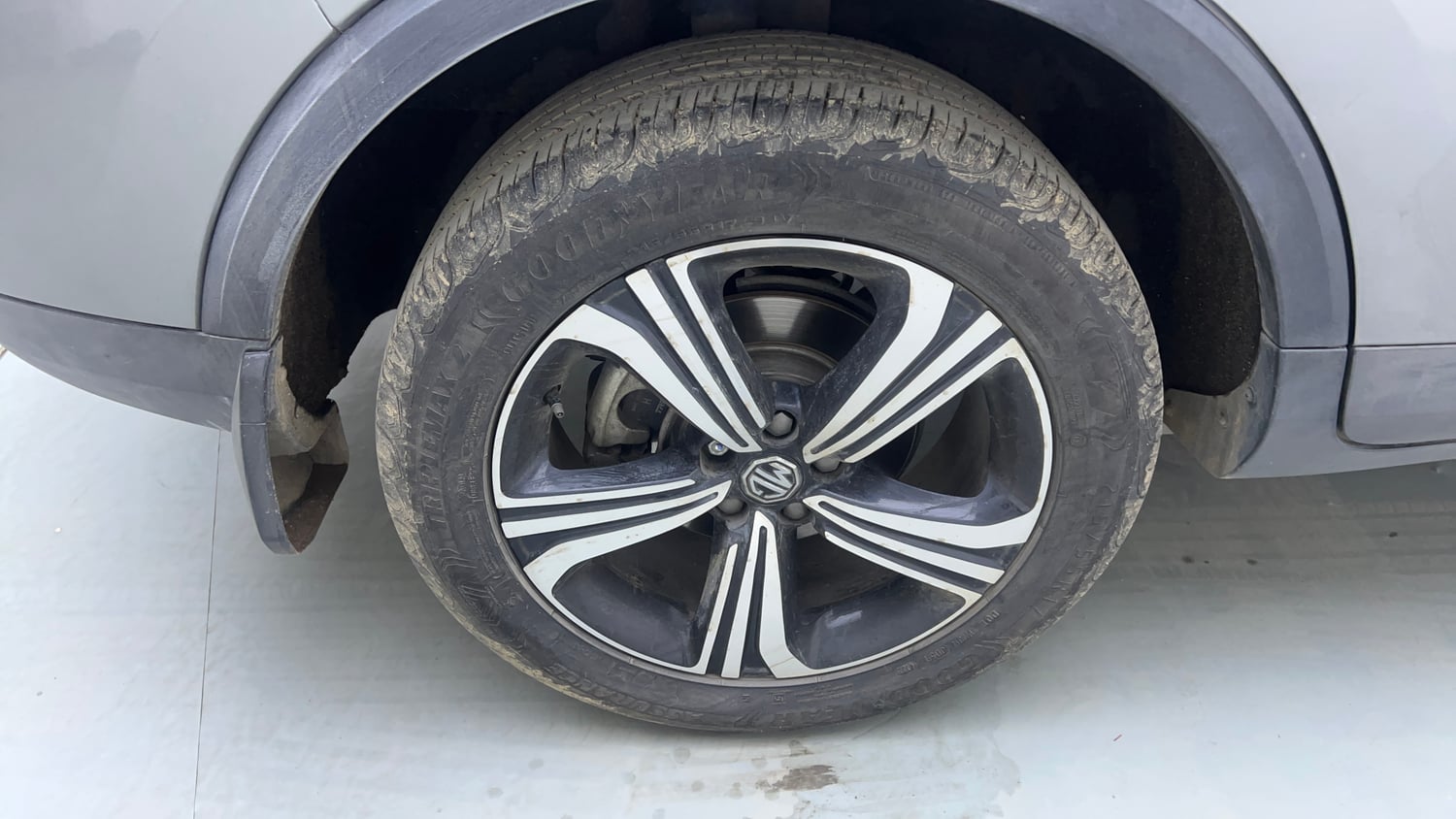 Used 2023 MG Motors Astor Sharp 1.5 CVT Old Generation Petrol Automatic tyres RIGHT REAR TYRE RIM VIEW