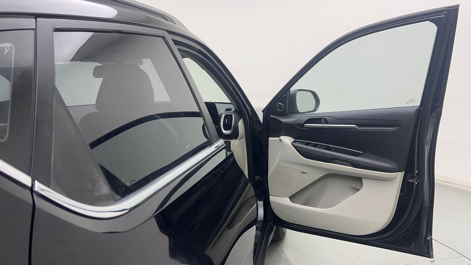 Used 2022 Kia Sonet HTX Plus 1.5 Diesel Manual interior RIGHT FRONT DOOR OPEN VIEW