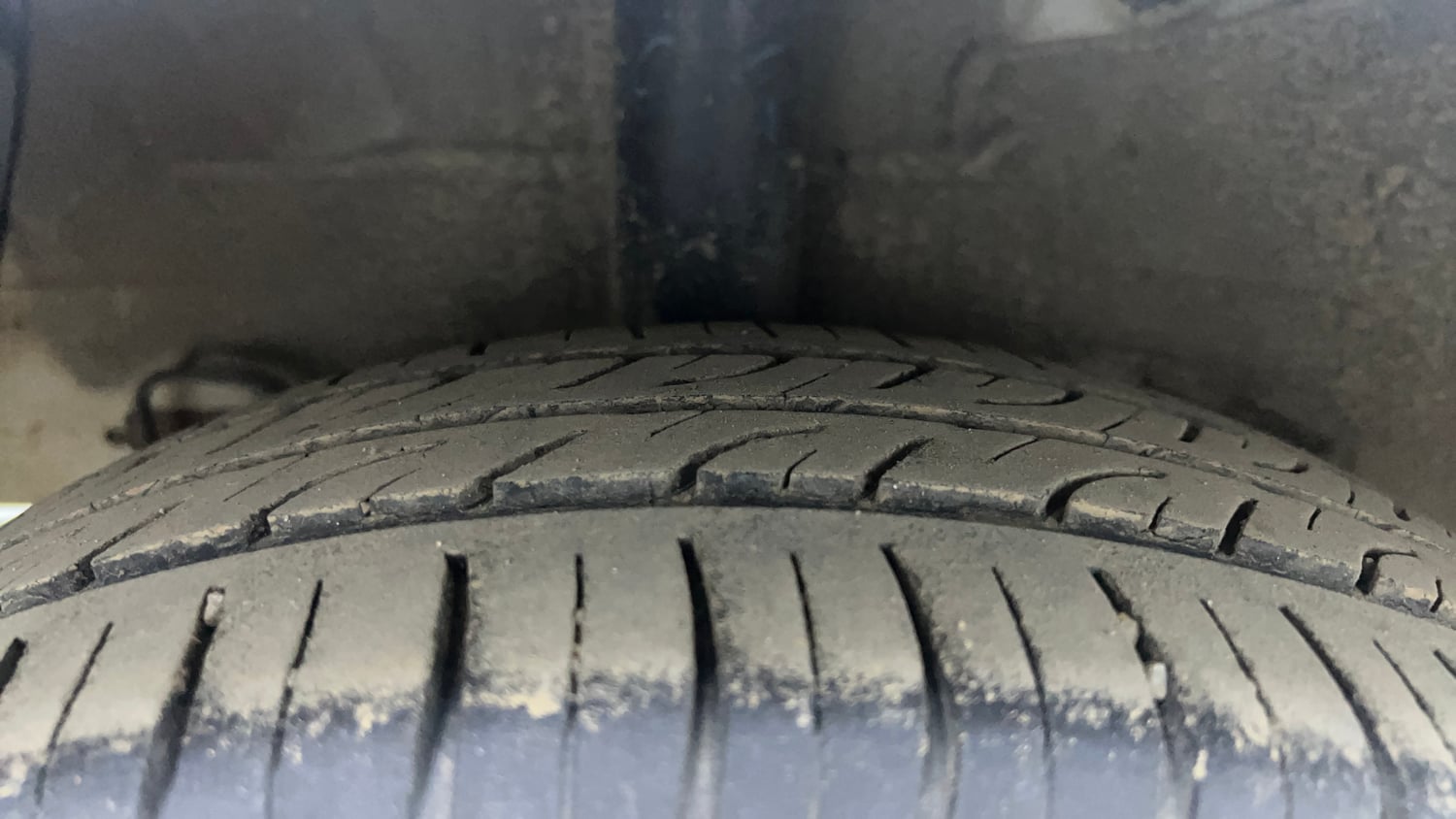 Used 2017 Hyundai Grand i10 Sportz (O) 1.2 Kappa VTVT Petrol Manual tyres RIGHT REAR TYRE TREAD VIEW