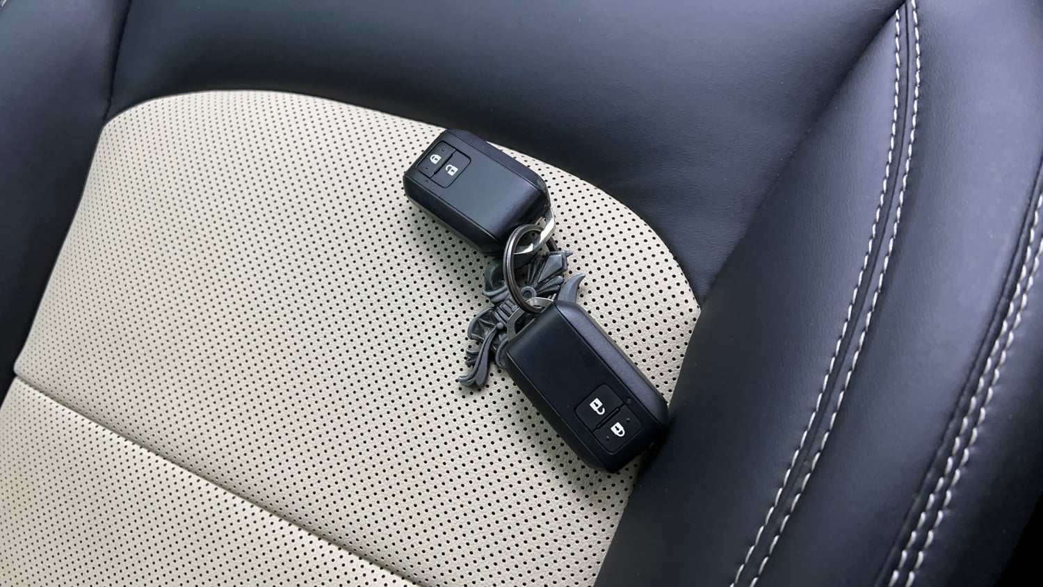 Used 2022 Toyota Glanza V AMT Petrol Automatic extra CAR KEY VIEW