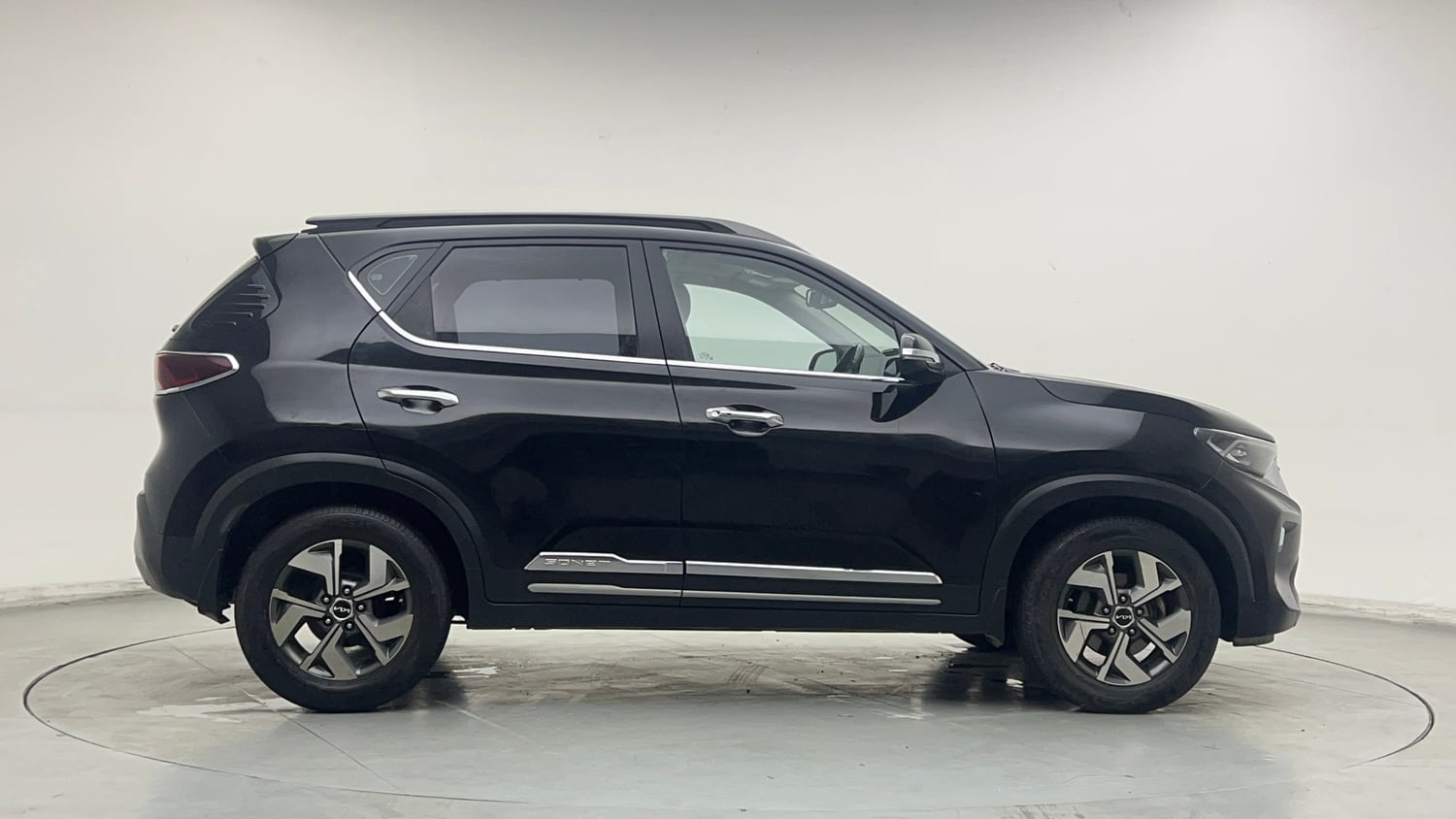 Used 2022 Kia Sonet HTX Plus 1.5 Diesel Manual exterior RIGHT SIDE VIEW