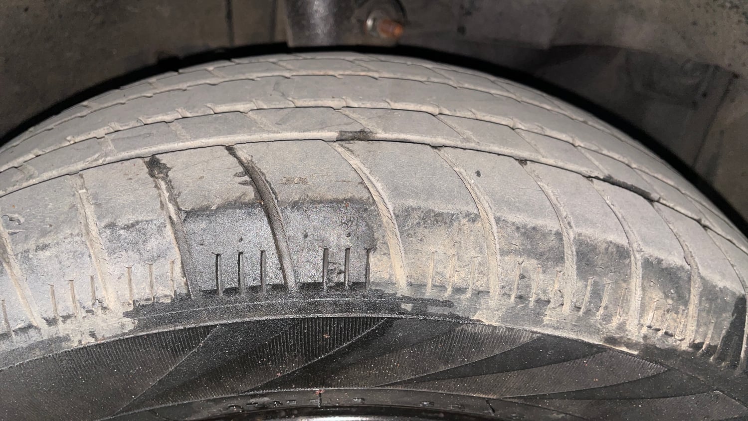 Used 2018 Honda Amaze 1.2 S CVT Petrol Petrol Automatic tyres RIGHT FRONT TYRE TREAD VIEW