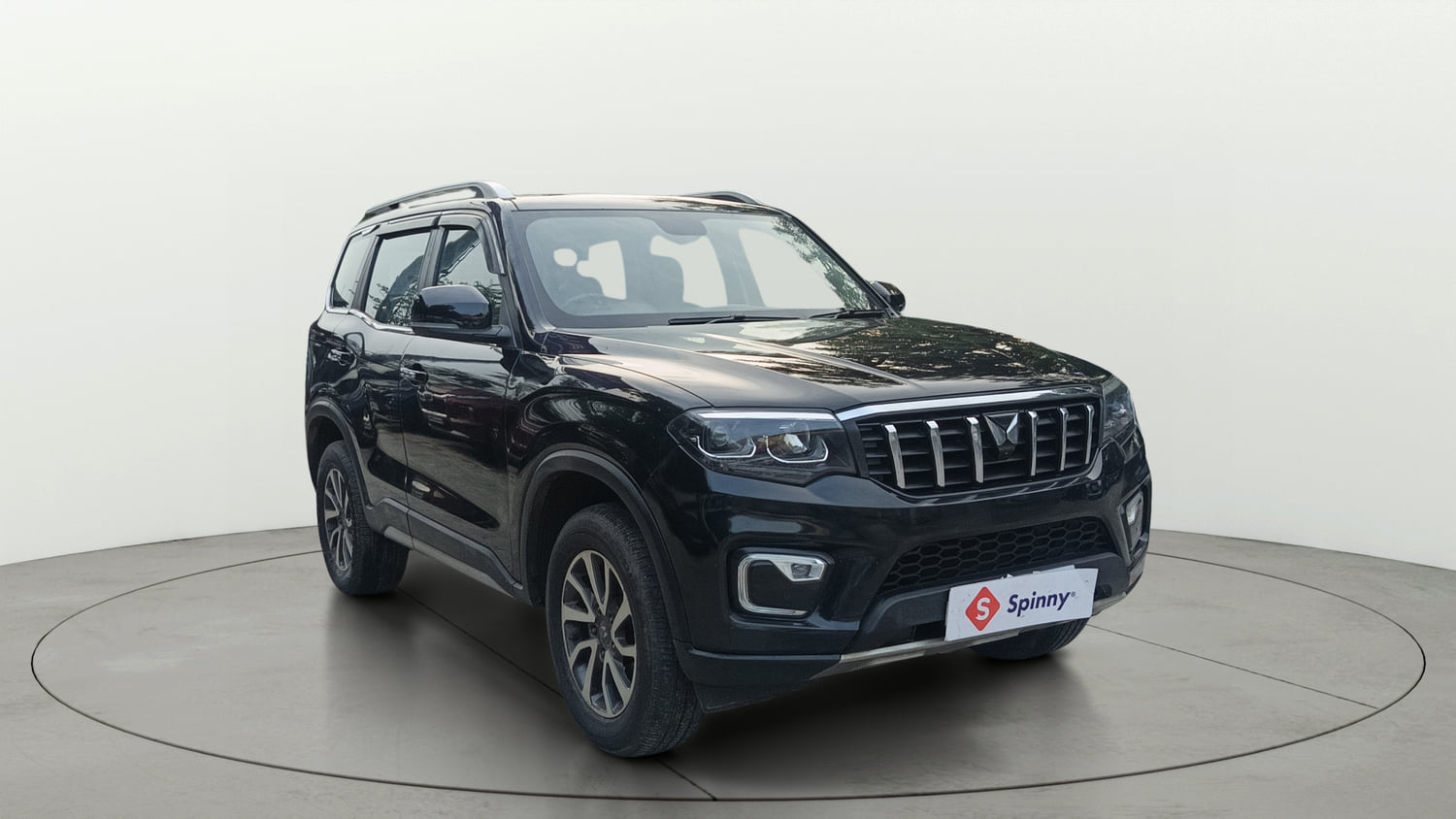 Used 2022 Mahindra Scorpio N Z8 L Diesel AT 4WD 7 STR Diesel Automatic exterior RIGHT FRONT CORNER VIEW