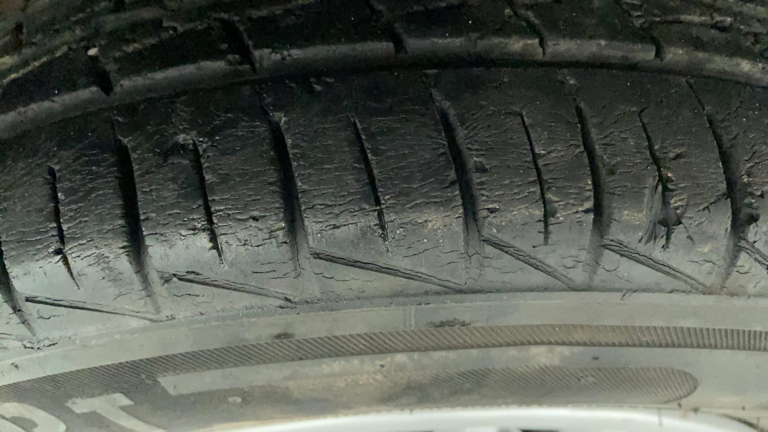 Used 2019 Maruti Suzuki Alto 800 VXi Petrol Manual tyres LEFT FRONT TYRE TREAD VIEW