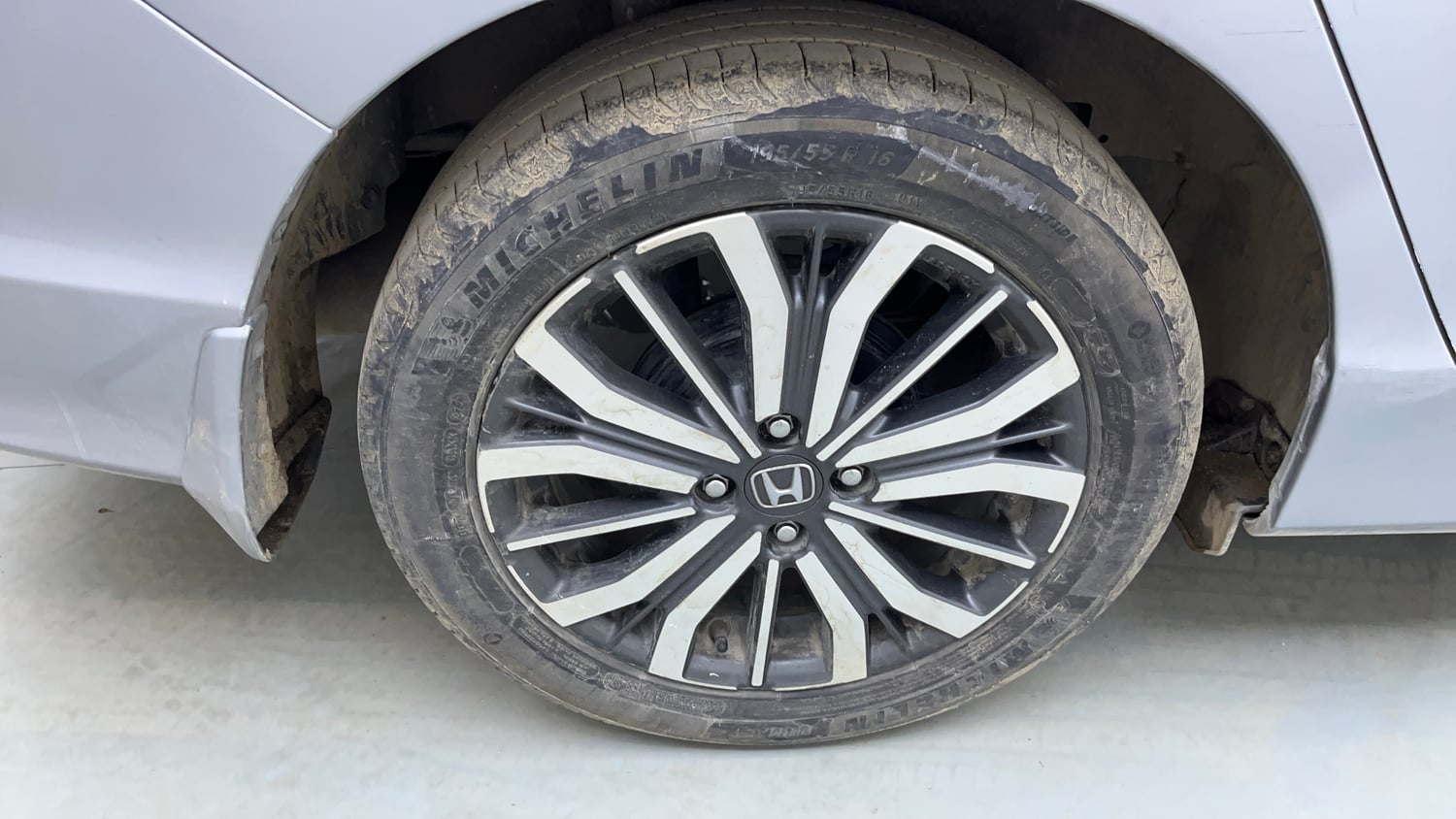 Used 2019 Honda City VX Petrol Petrol Manual tyres RIGHT REAR TYRE RIM VIEW