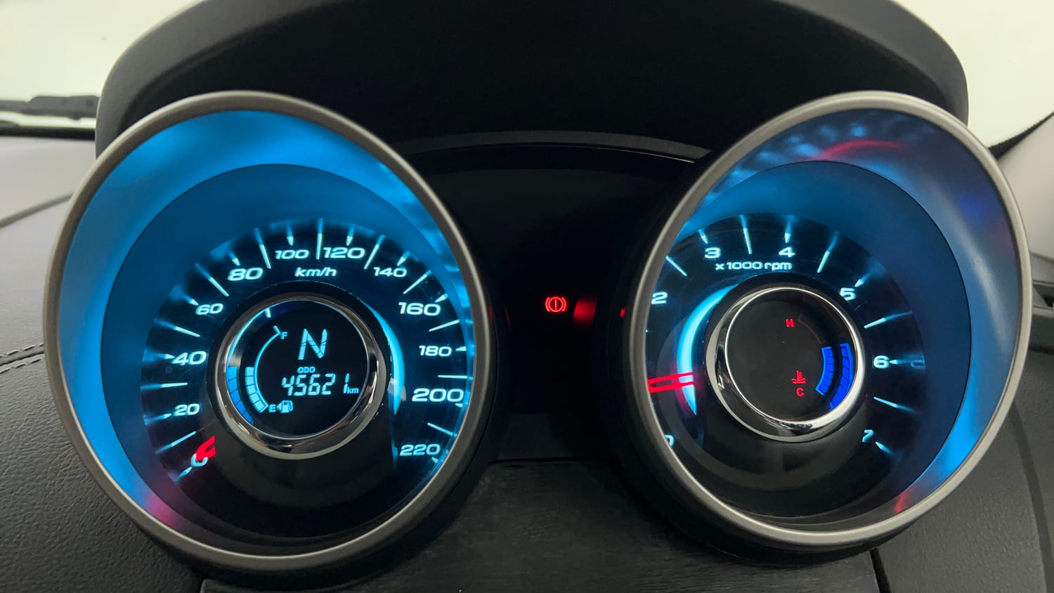 Used 2021 Mahindra XUV500 W11 Diesel Manual interior CLUSTERMETER VIEW