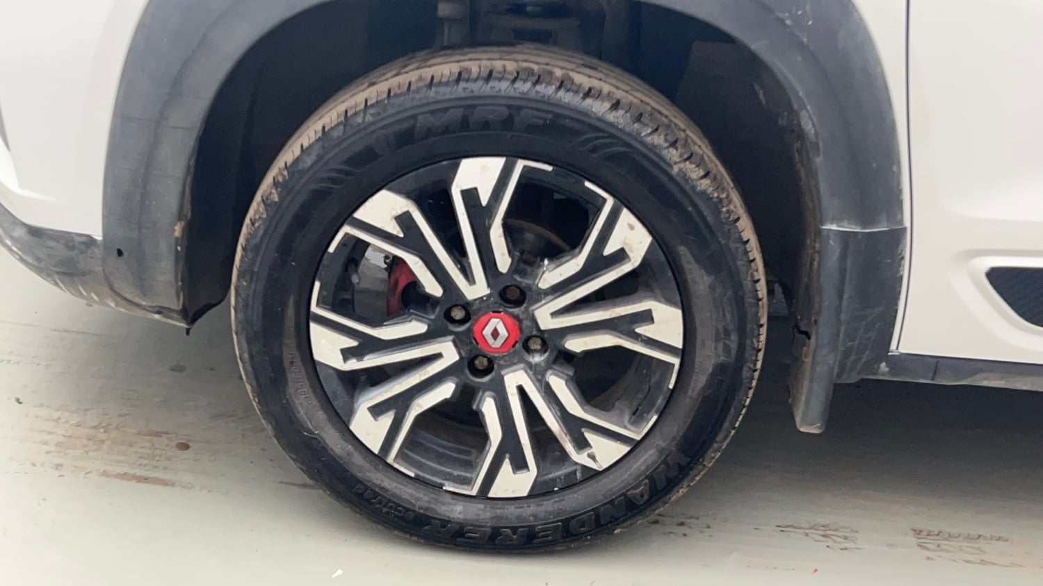 Used 2023 Renault Kiger RXZ AMT Dual Tone Petrol Automatic tyres LEFT FRONT TYRE RIM VIEW