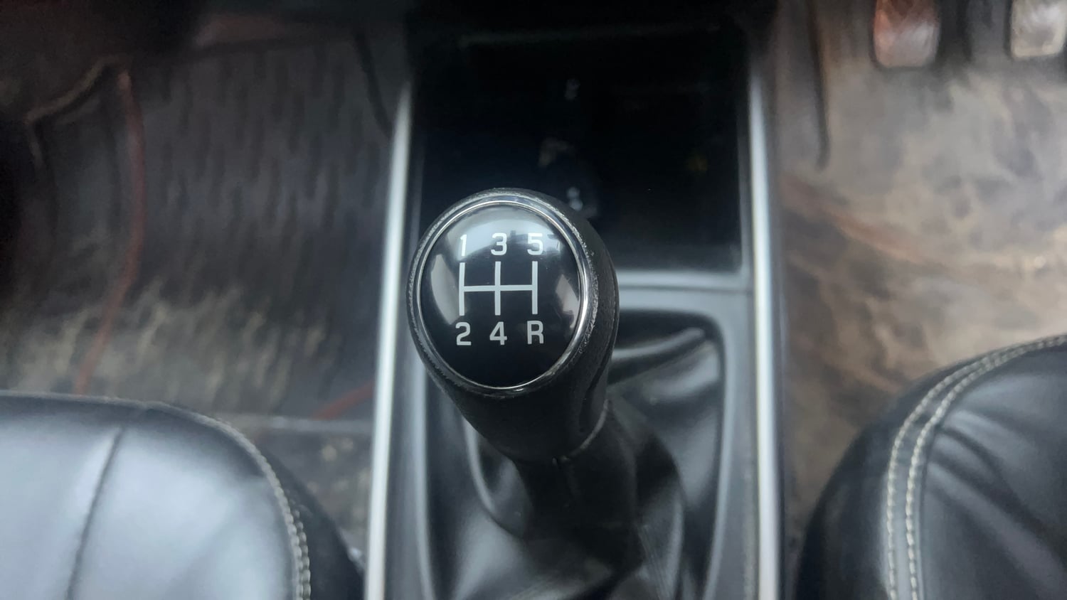 Used 2022 Maruti Suzuki Baleno Zeta Petrol Manual interior GEAR  KNOB VIEW